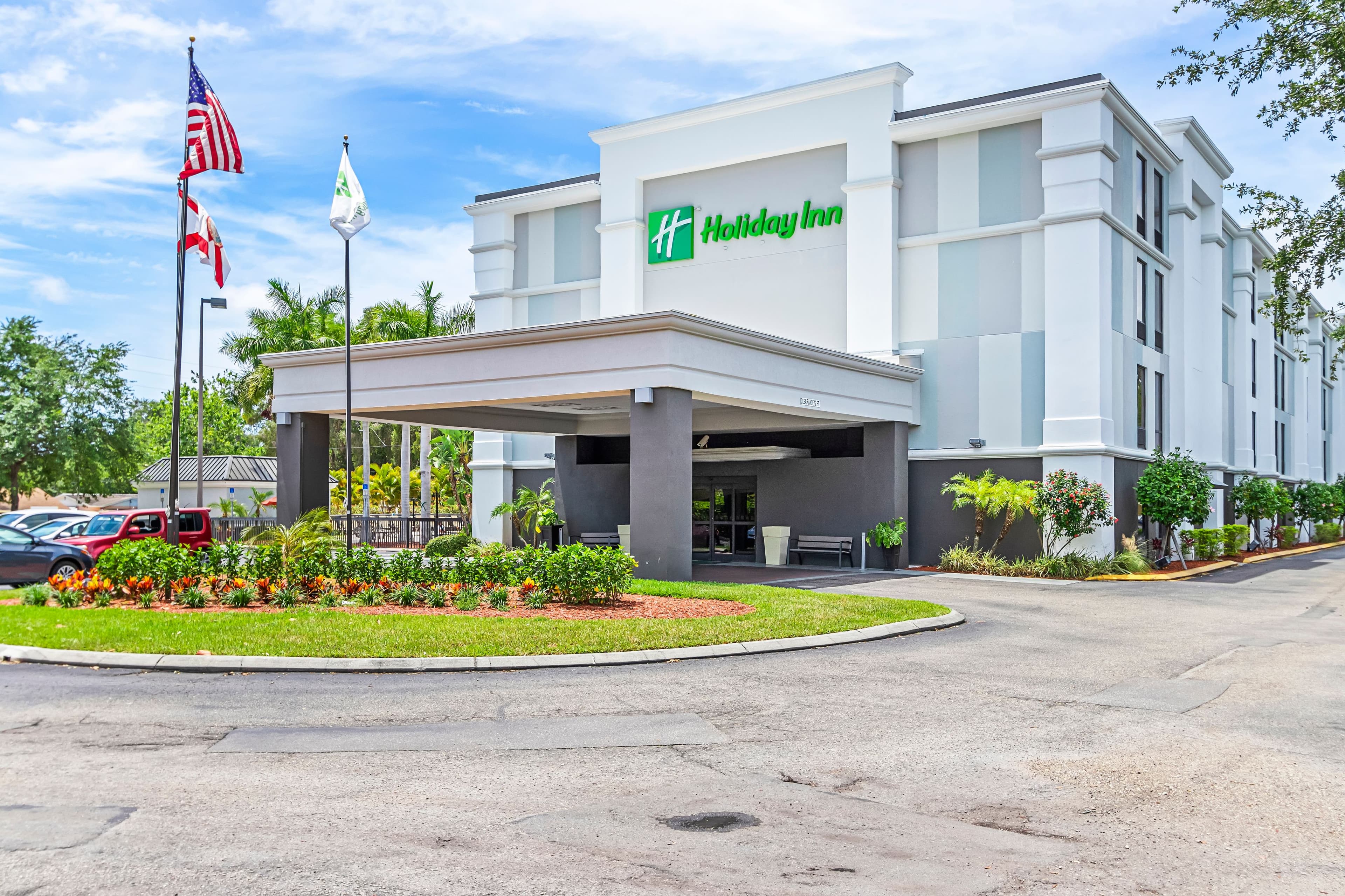 Holiday Inn St. Petersburg West - Image 1