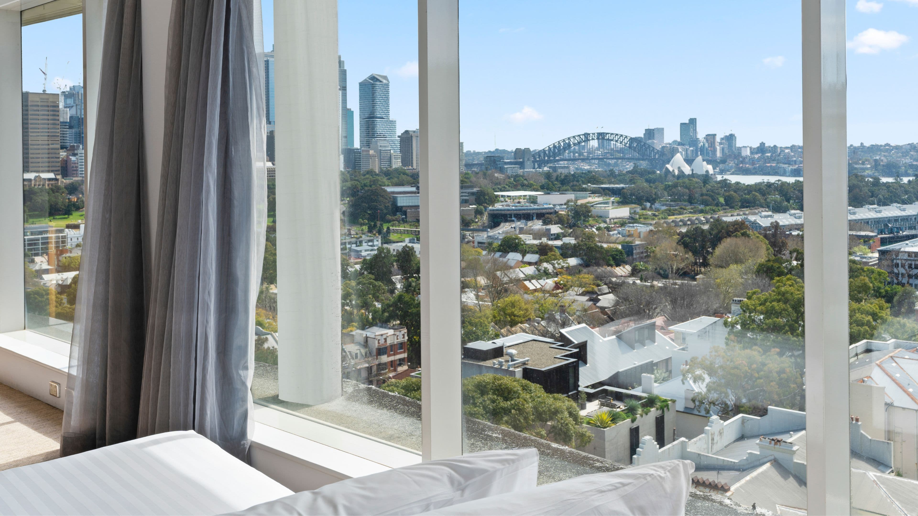 Holiday Inn Sydney - Potts Point - Image 1