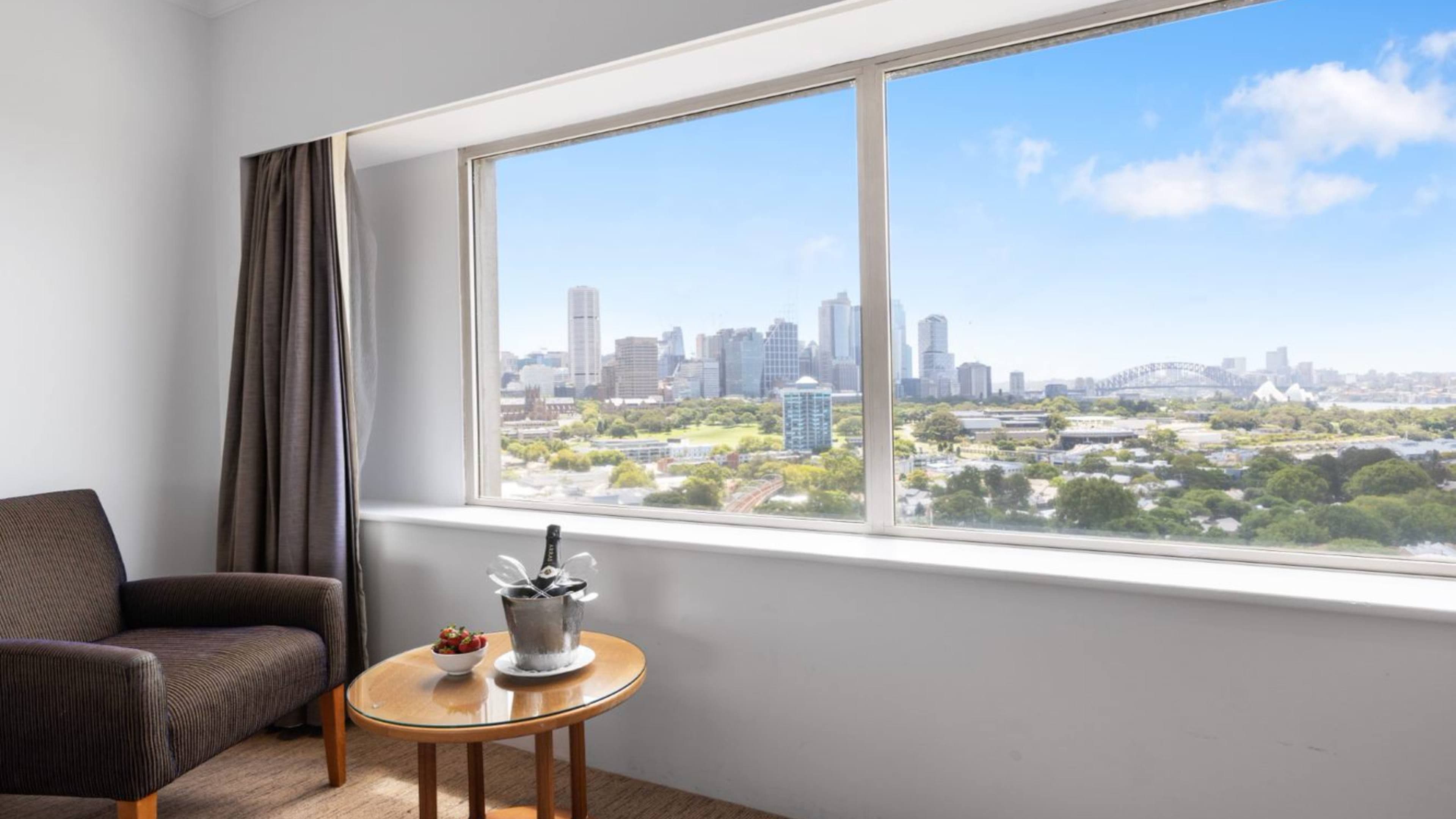 Holiday Inn Sydney - Potts Point - Image 2