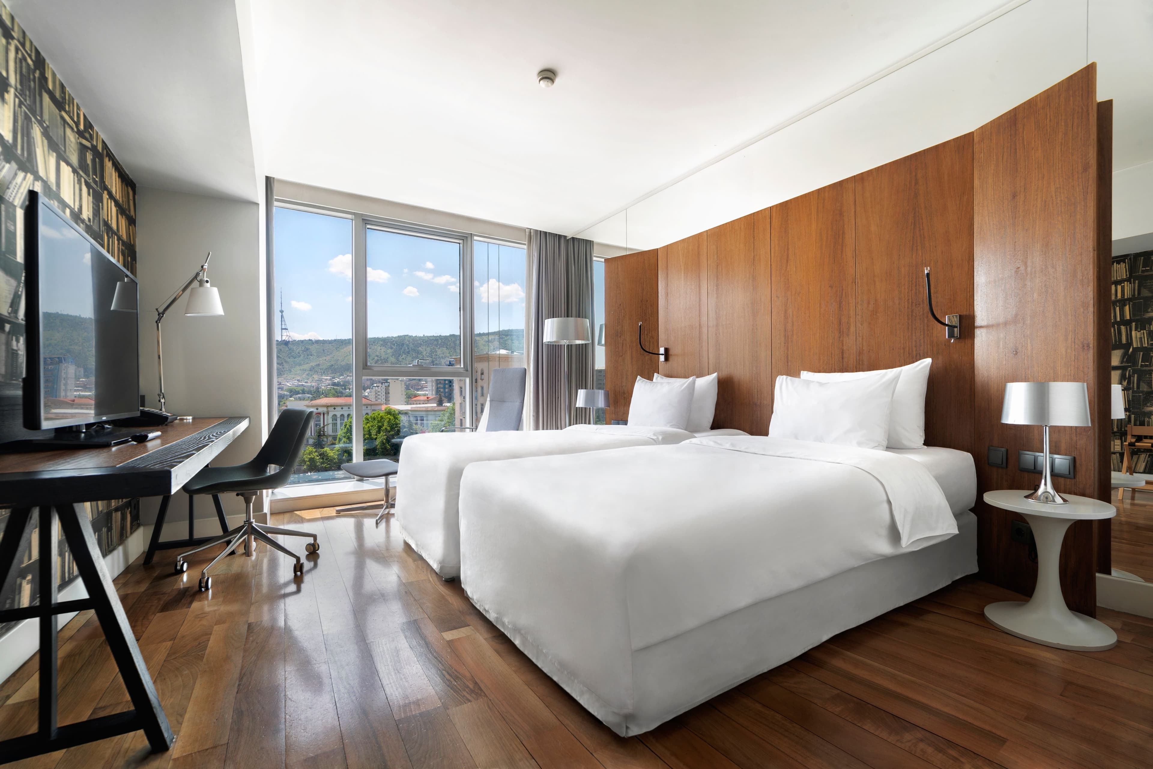 Holiday Inn Tbilisi - Image 2
