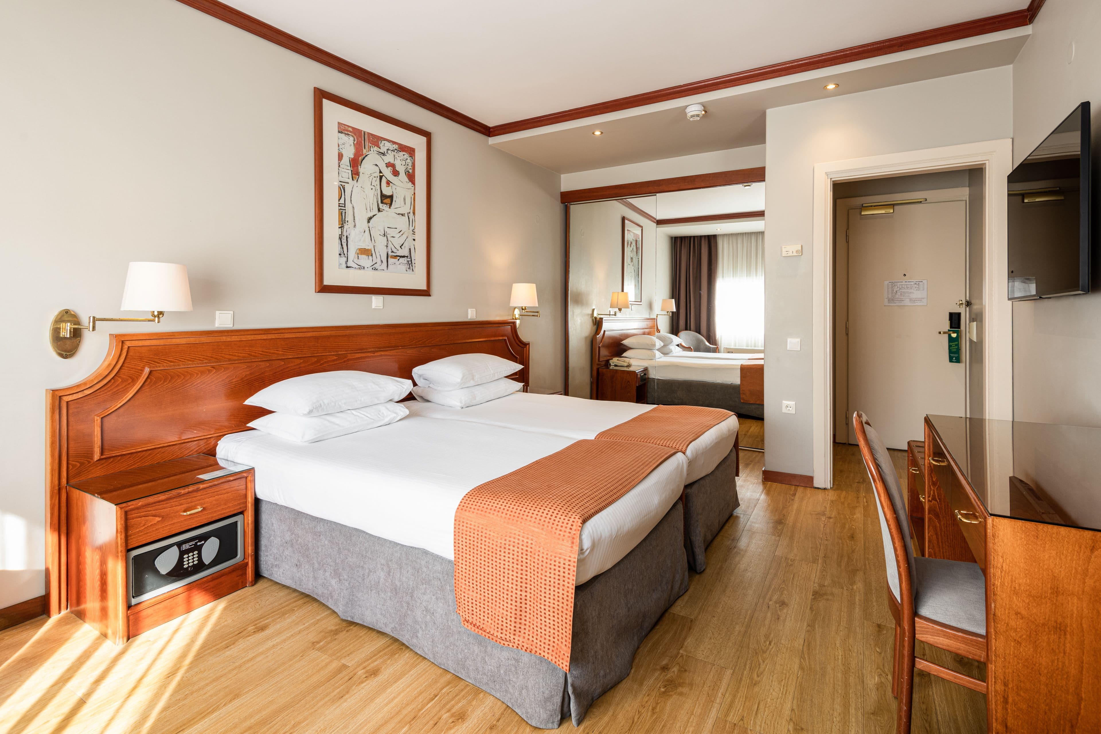 Holiday Inn Thessaloniki - Image 4