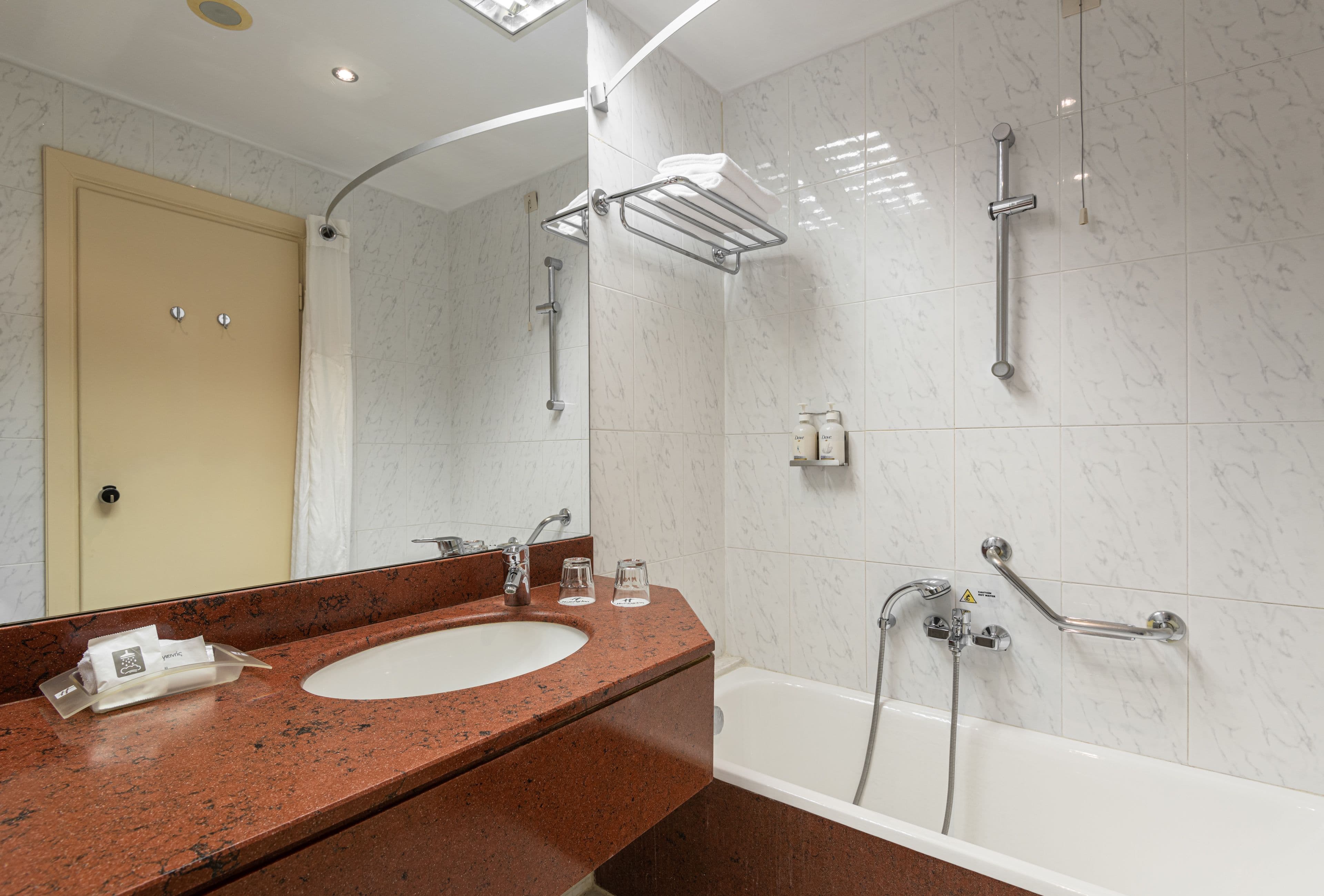 Holiday Inn Thessaloniki - Image 5