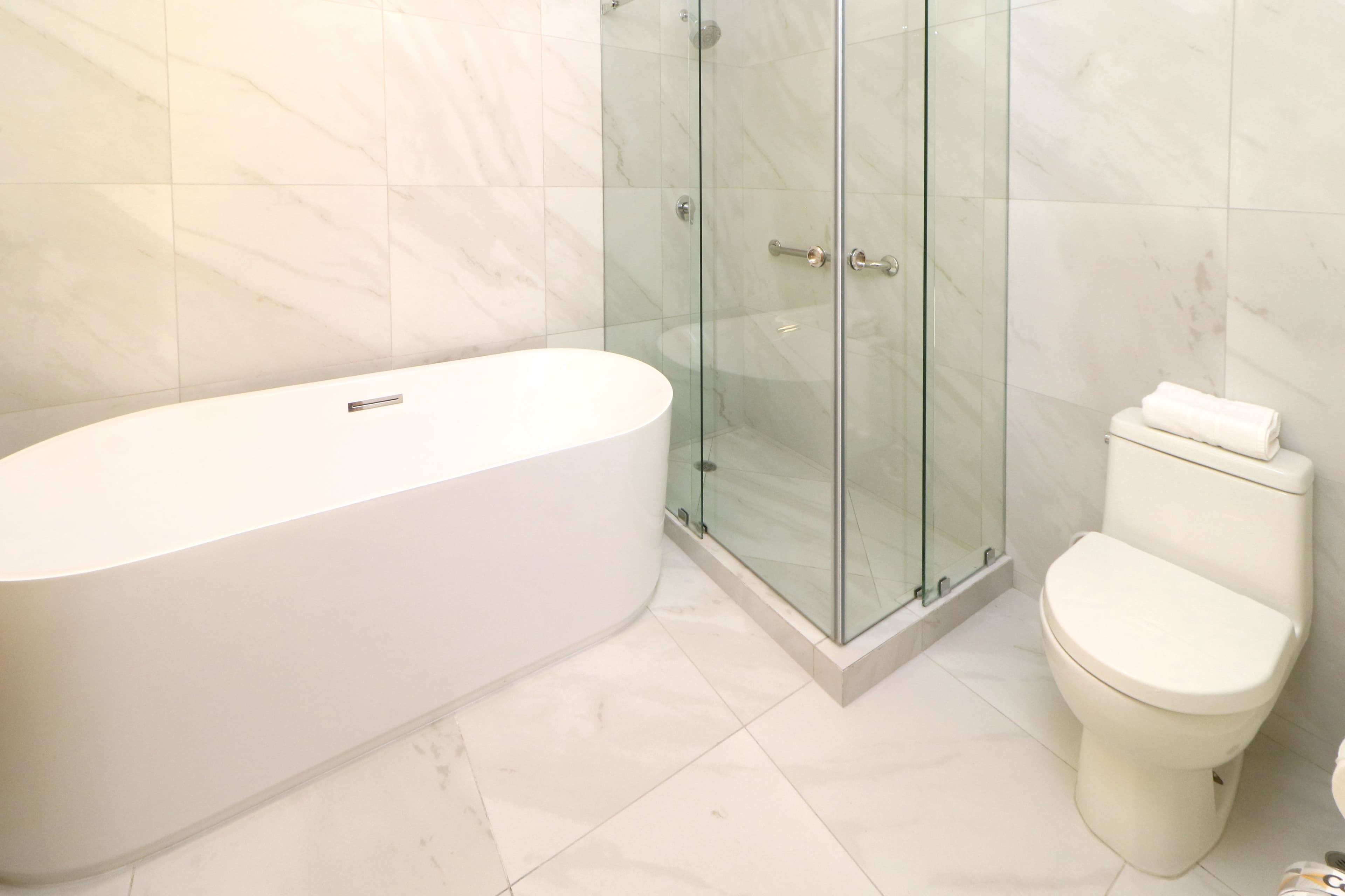 1 King Standard Bath Shower Combination - Image 4
