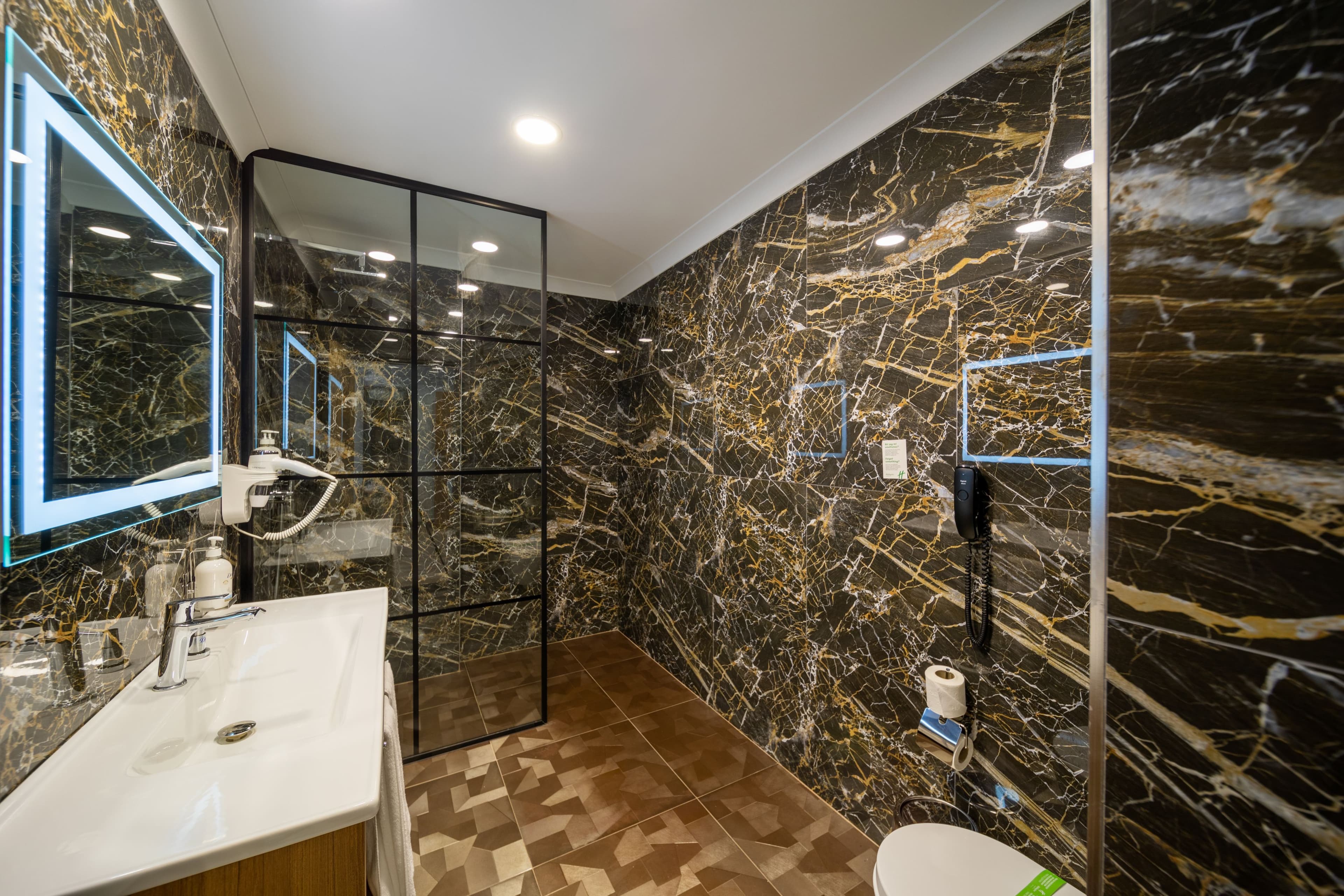 Standard Room - Image 8