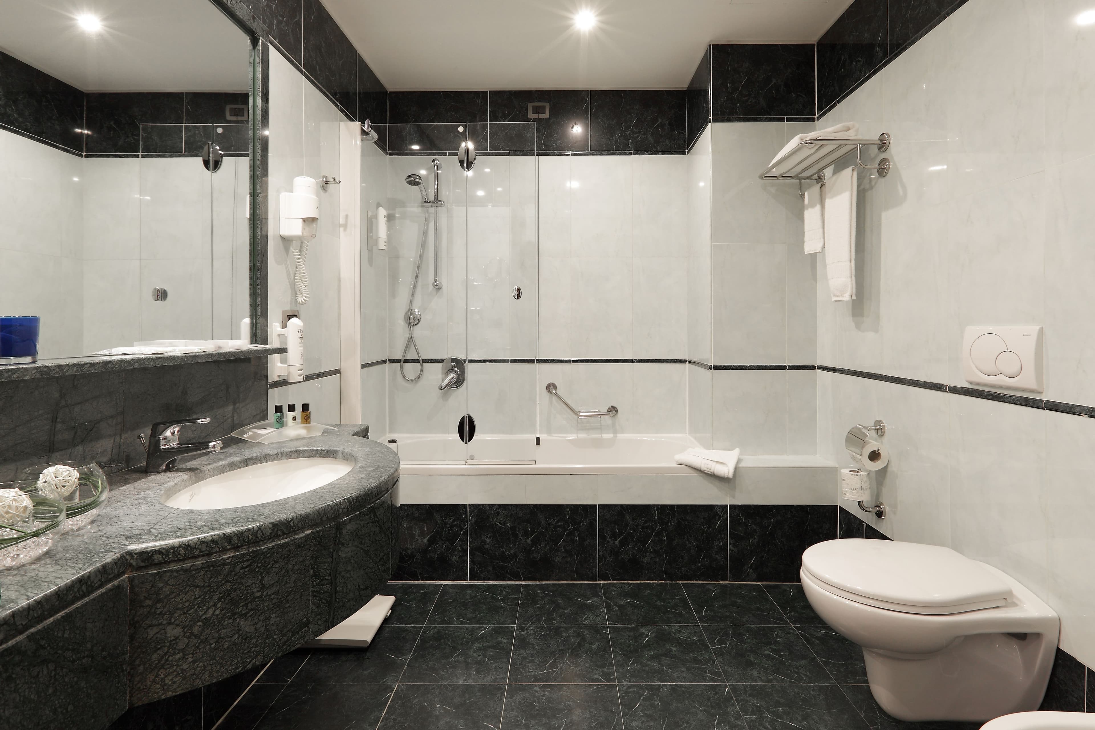 Holiday Inn Turin - Corso Francia - Image 3