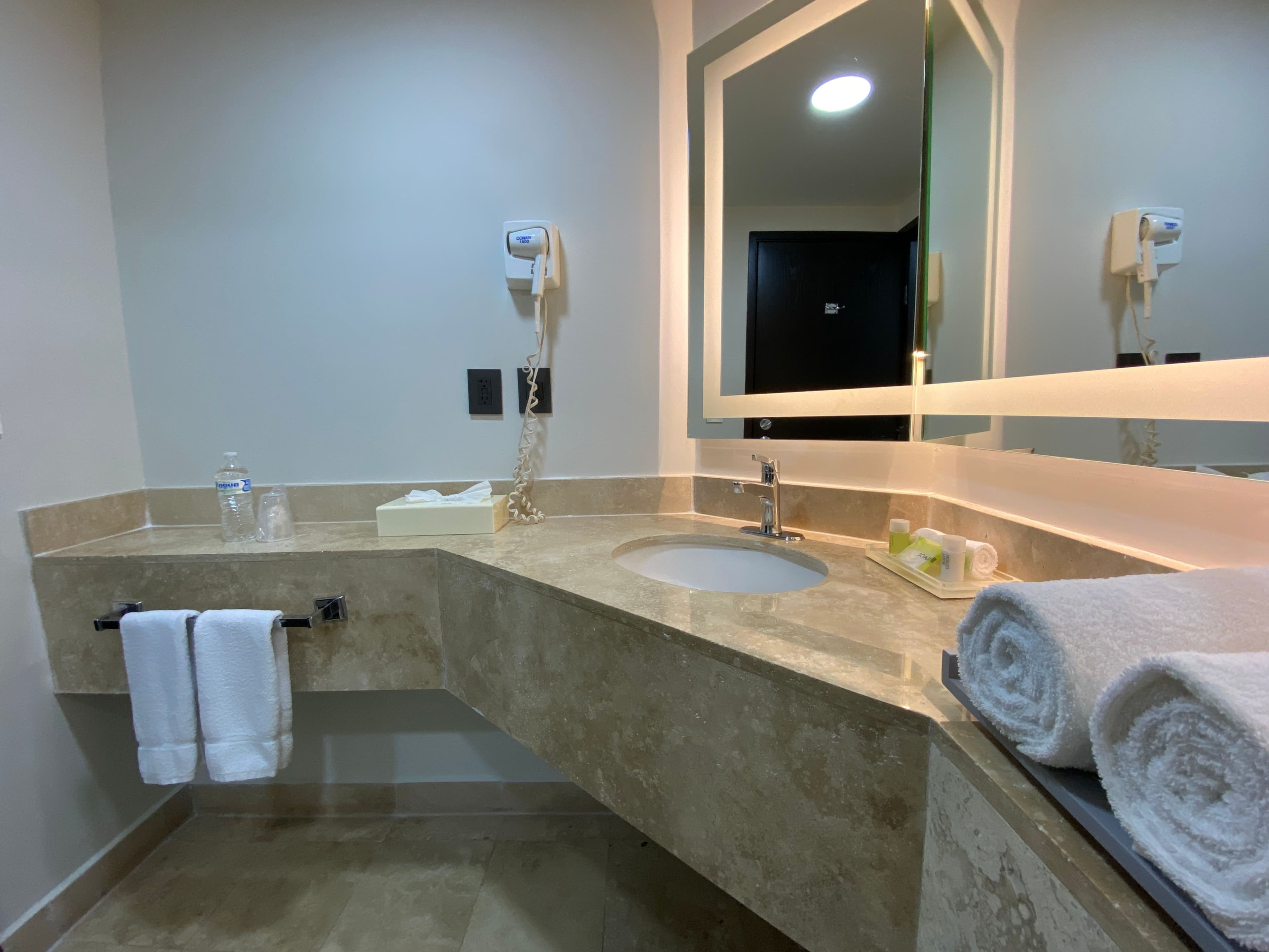 Holiday Inn Uruapan — 9