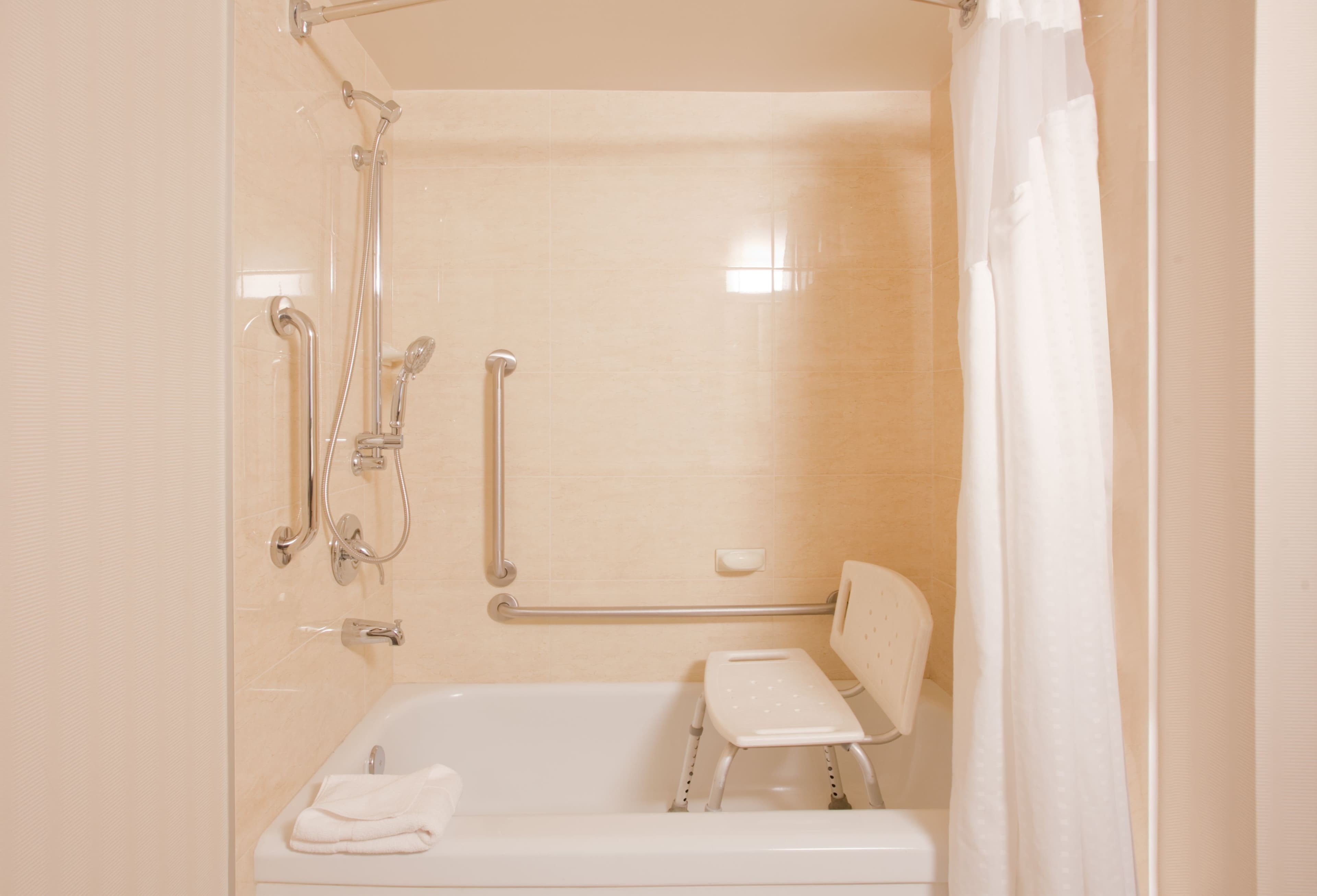 Holiday Inn Vancouver-Centre (Broadway) — 11