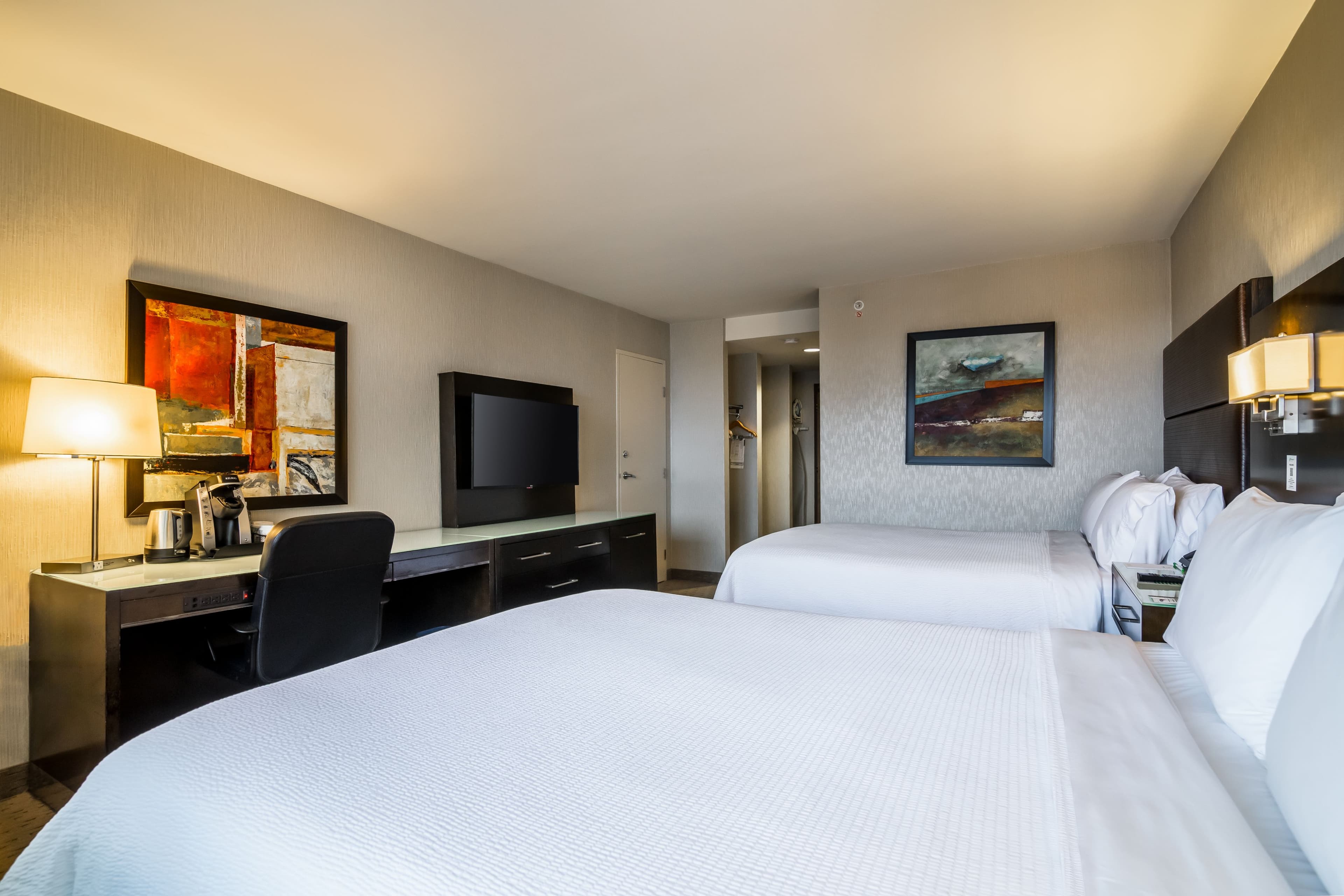 Holiday Inn Vancouver-Centre (Broadway) — 17