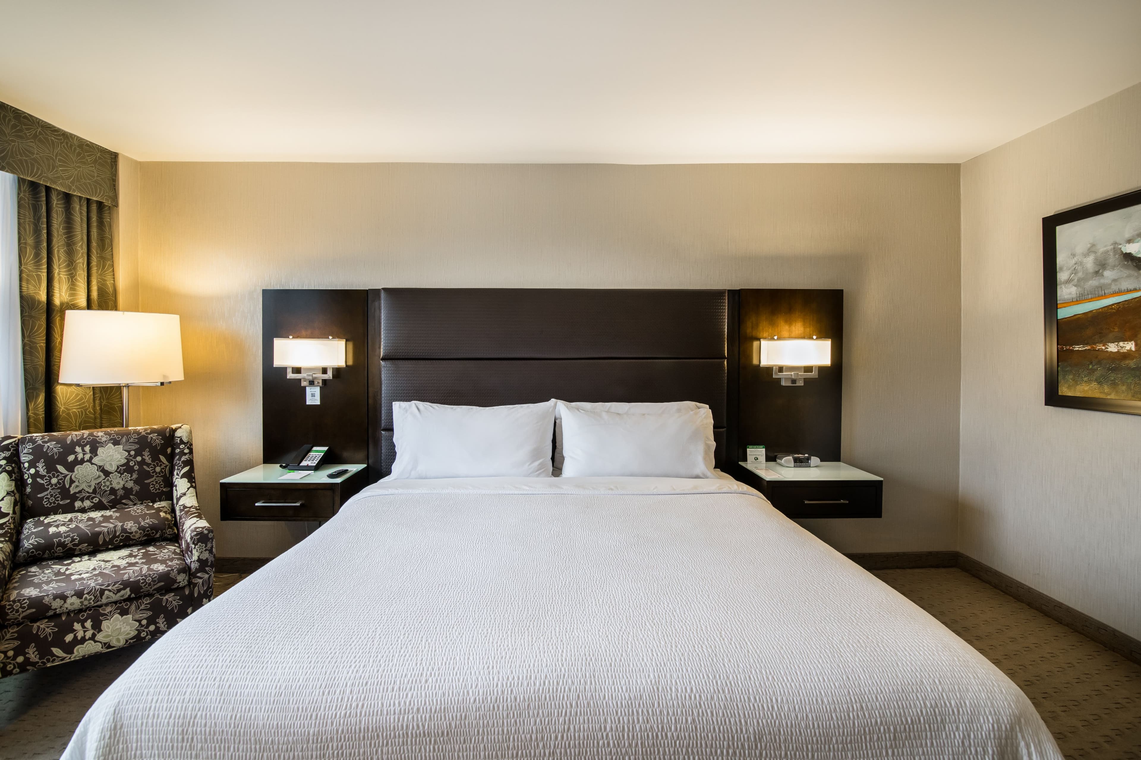 Holiday Inn Vancouver-Centre (Broadway) - Image 2