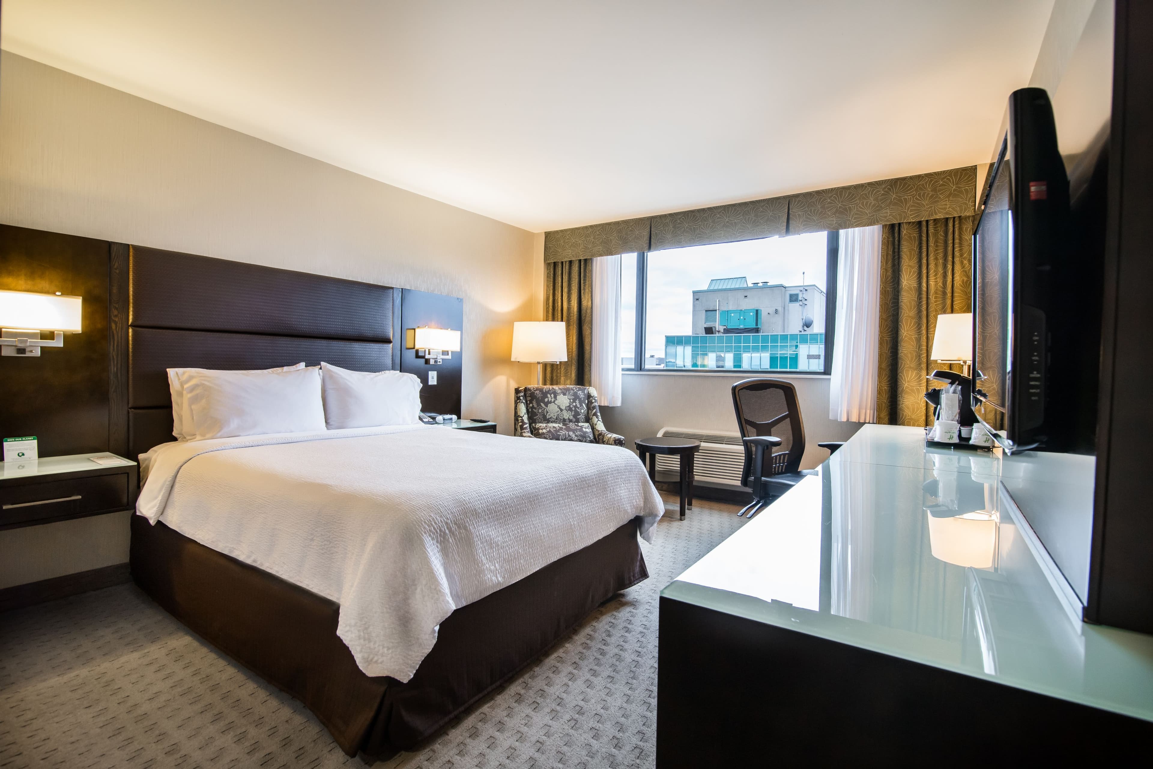Holiday Inn Vancouver-Centre (Broadway) - Image 3
