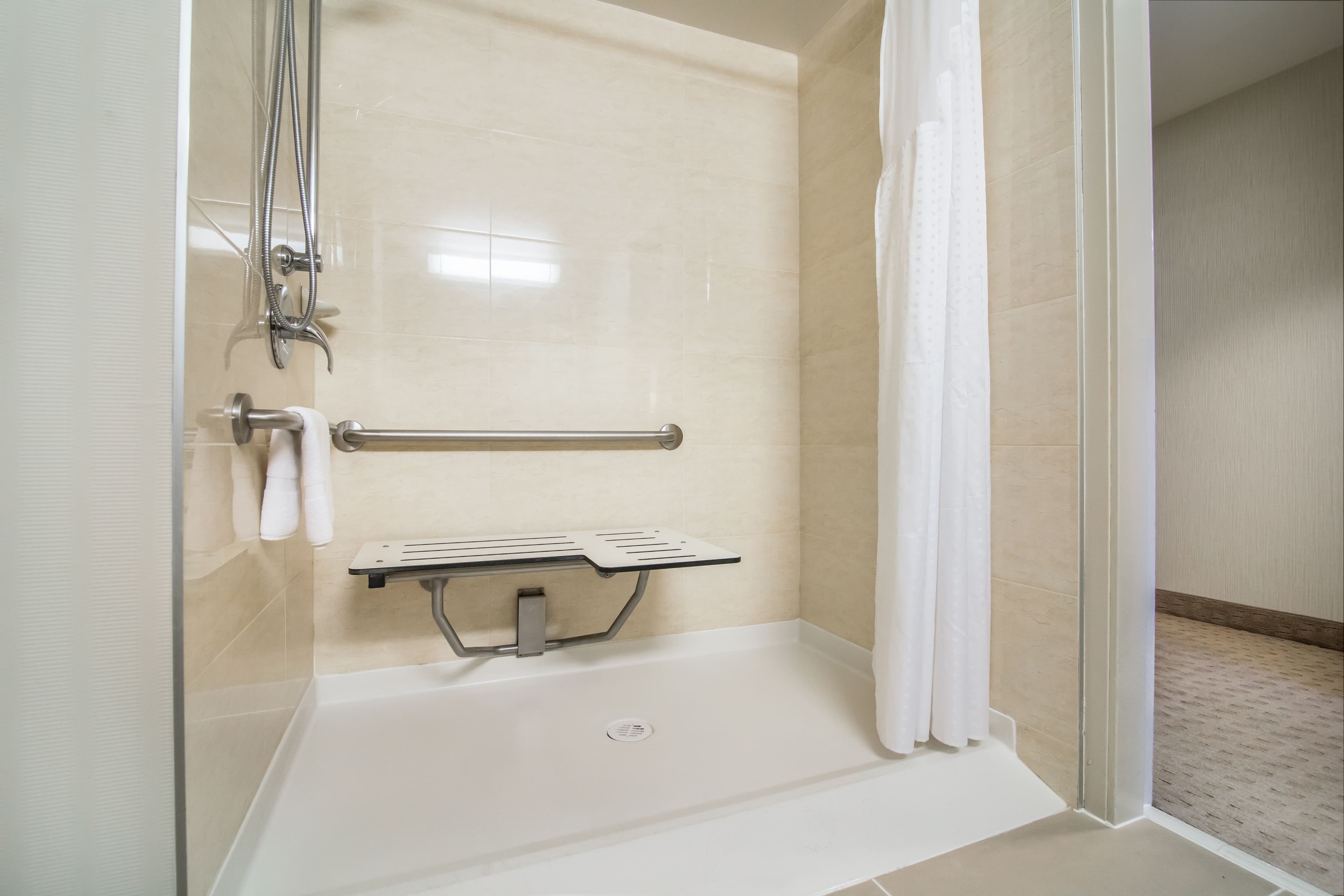 Holiday Inn Vancouver-Centre (Broadway) — 14