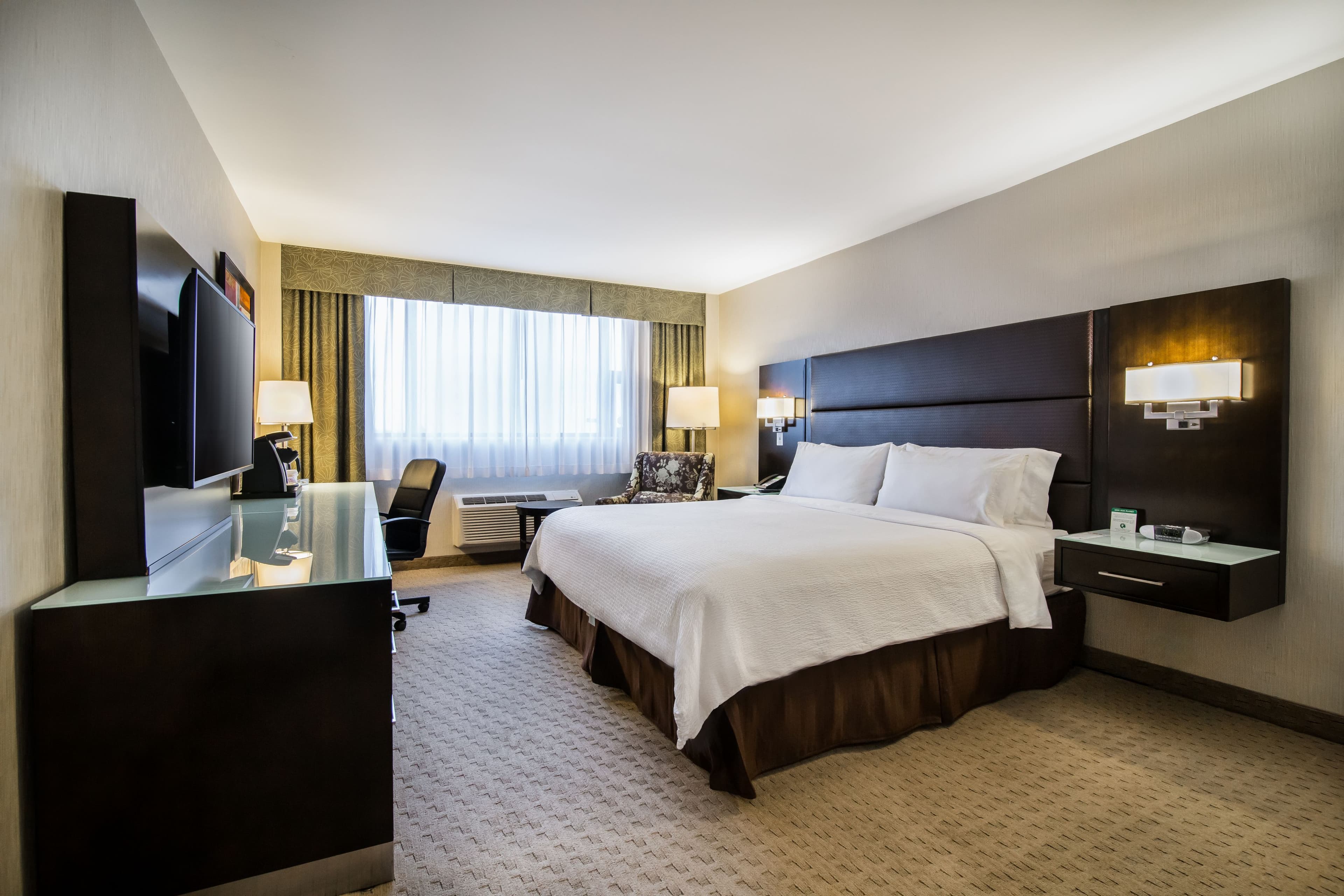 Holiday Inn Vancouver-Centre (Broadway) — 8