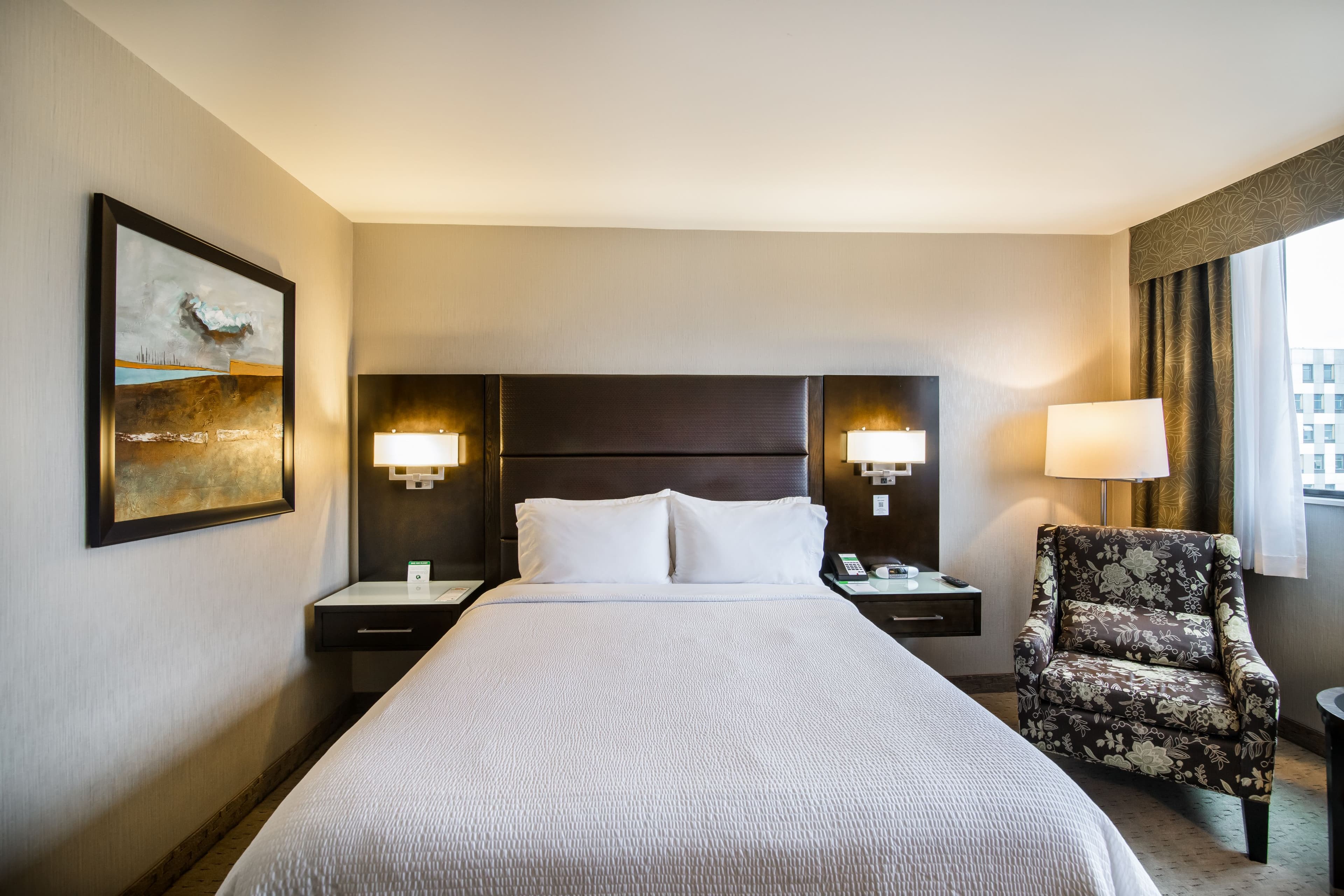Holiday Inn Vancouver-Centre (Broadway) - Image 4