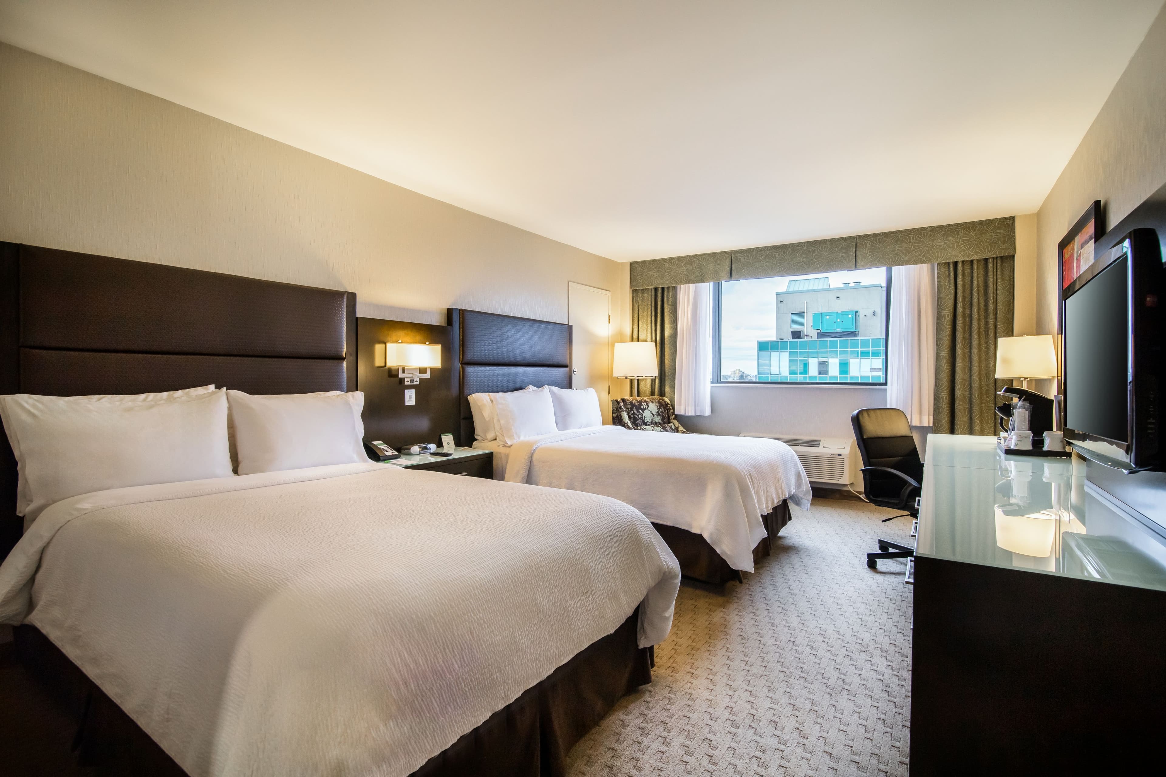 Holiday Inn Vancouver-Centre (Broadway) - Image 5