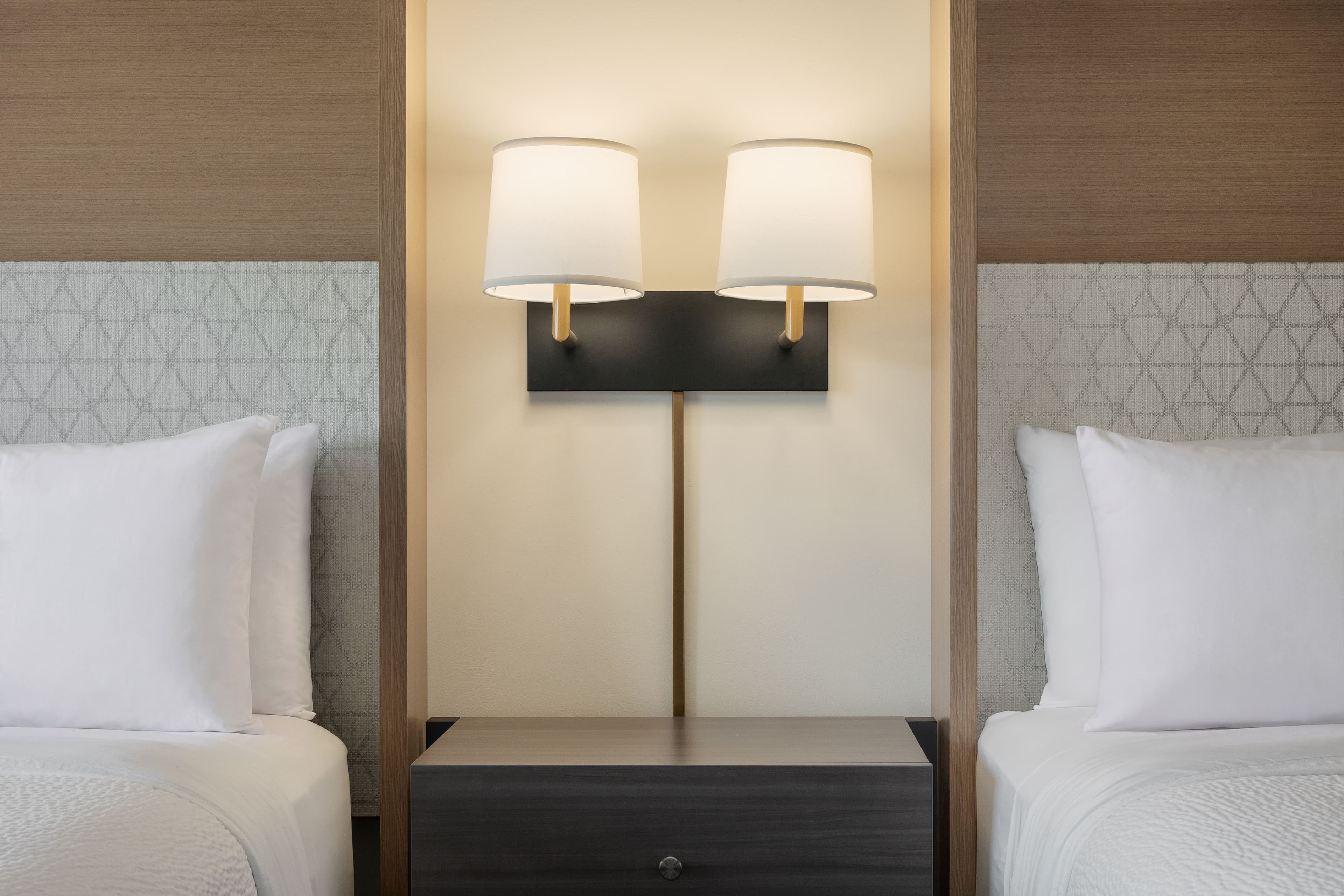 Holiday Inn Victoria – Elk Lake — 16