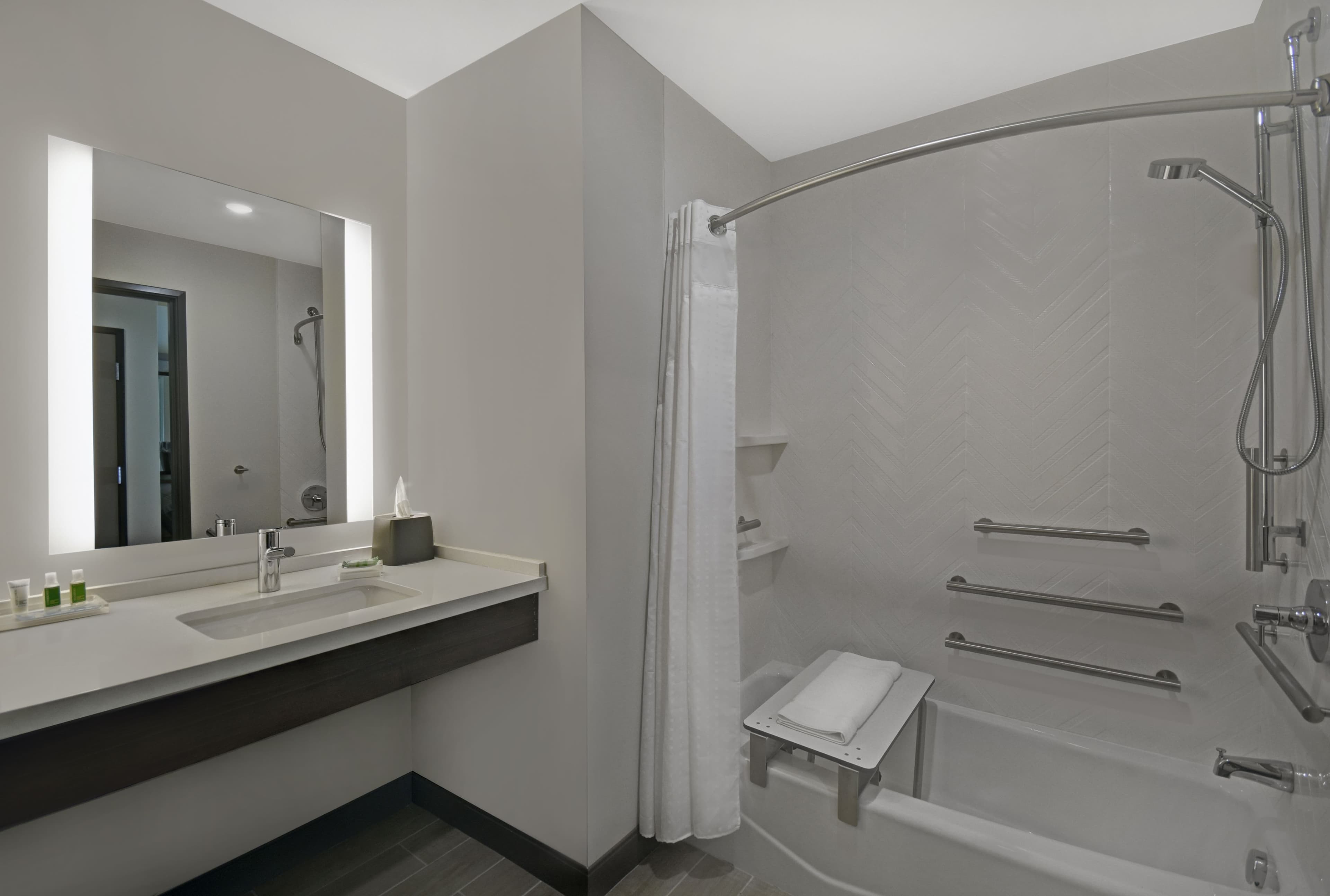 Holiday Inn Grand Rapids North - Walker — 17