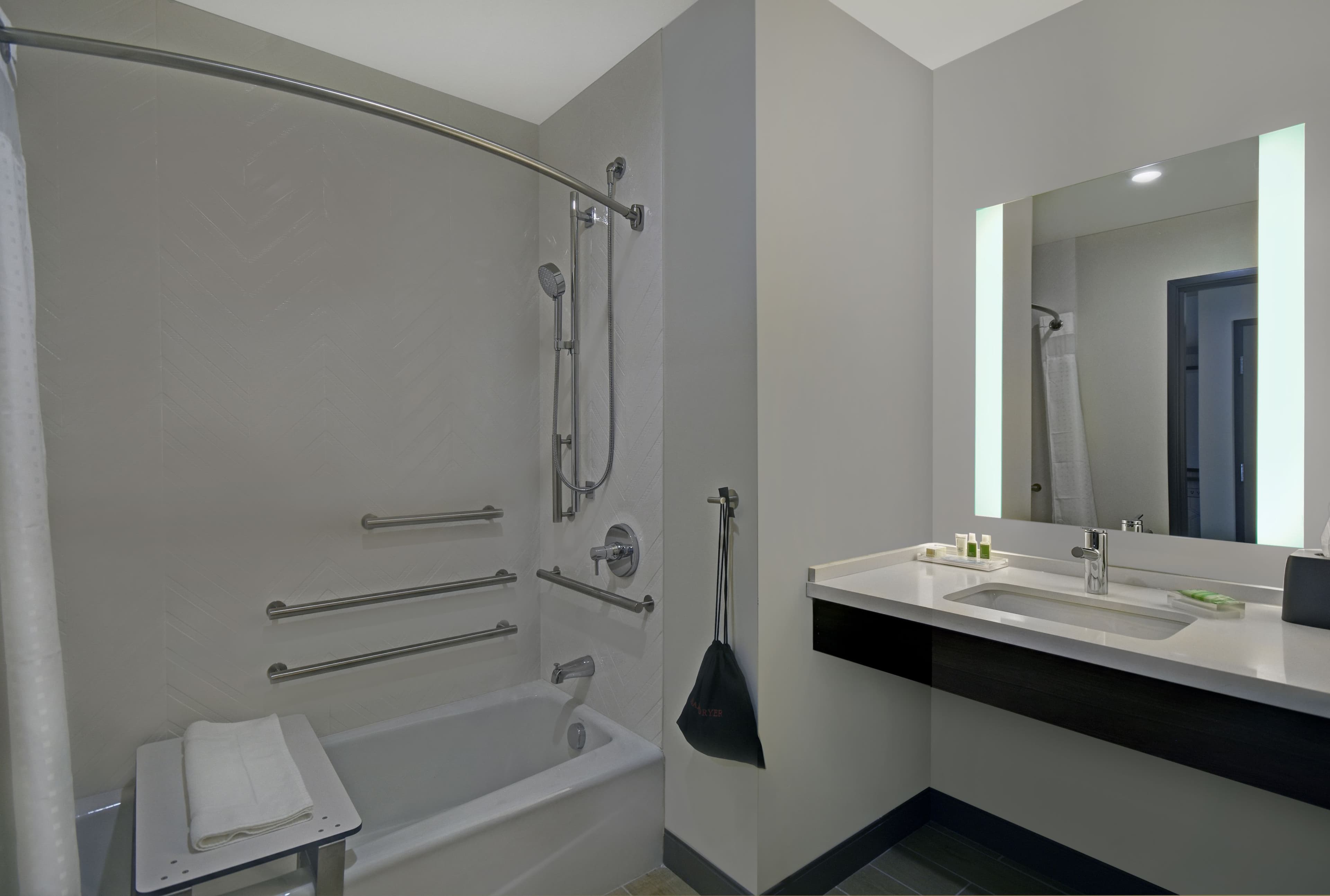 Holiday Inn Grand Rapids North - Walker — 19