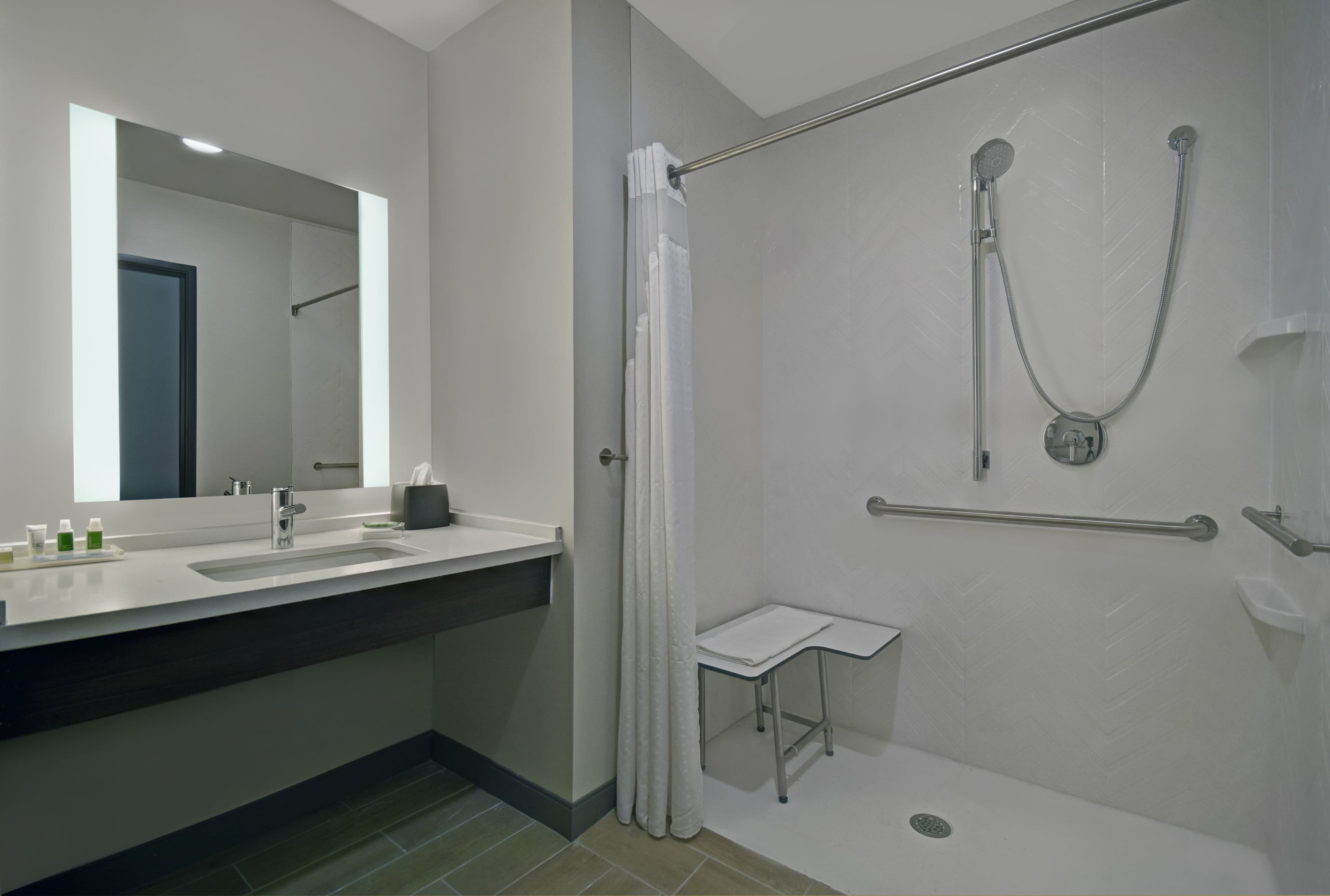 Holiday Inn Grand Rapids North - Walker — 24