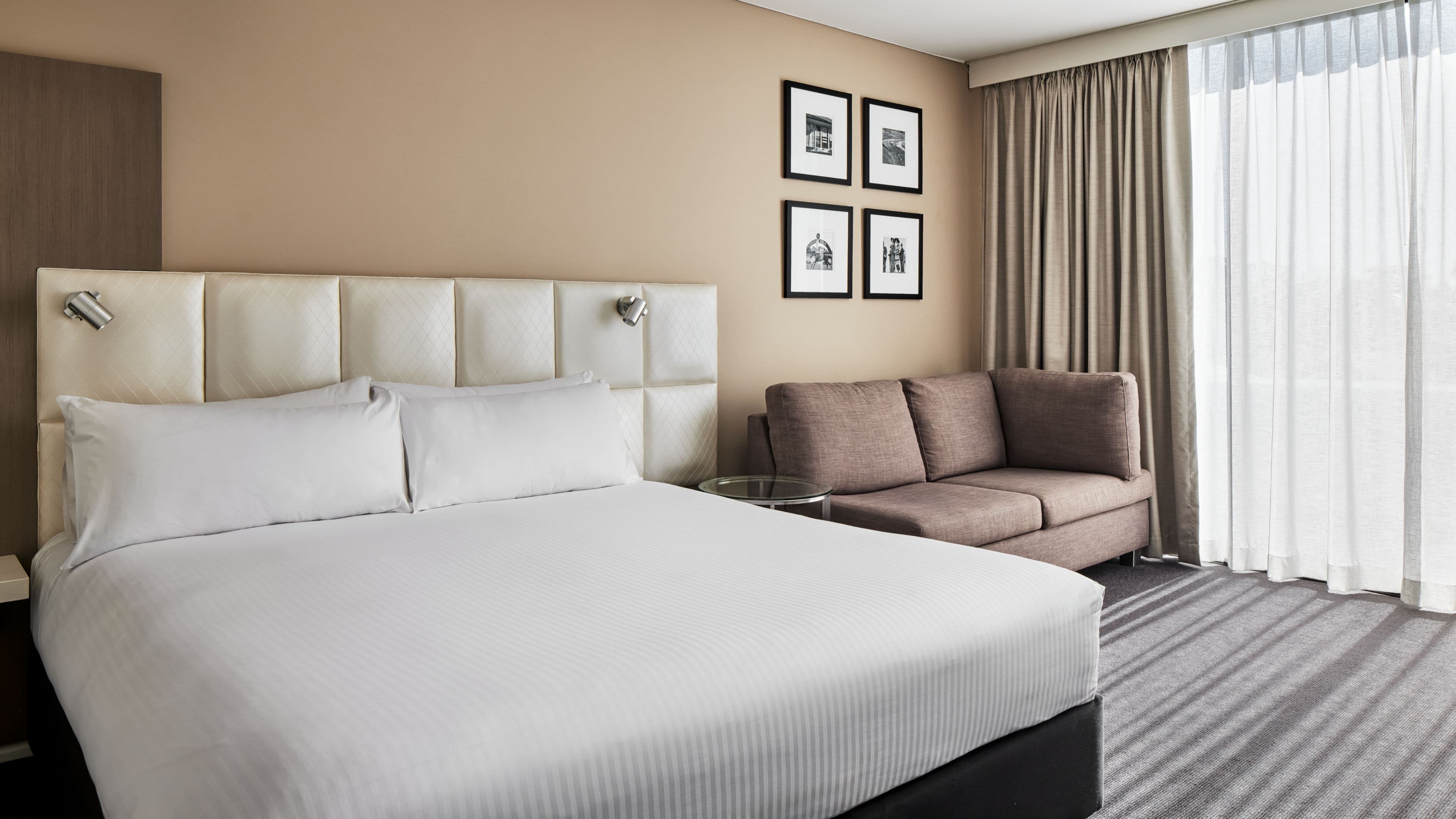 Holiday Inn Warwick Farm - Image 3
