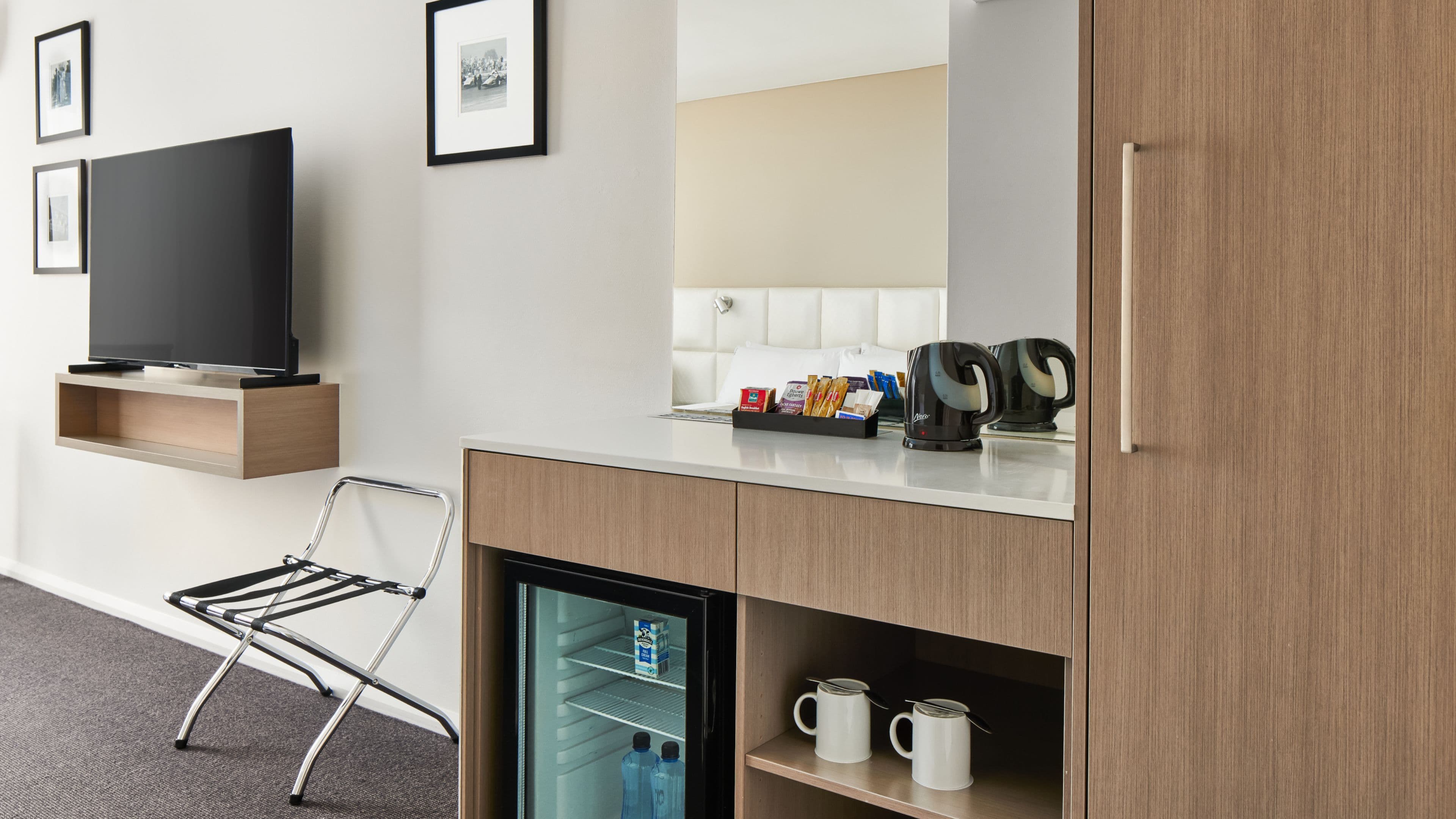 Holiday Inn Warwick Farm - Image 5