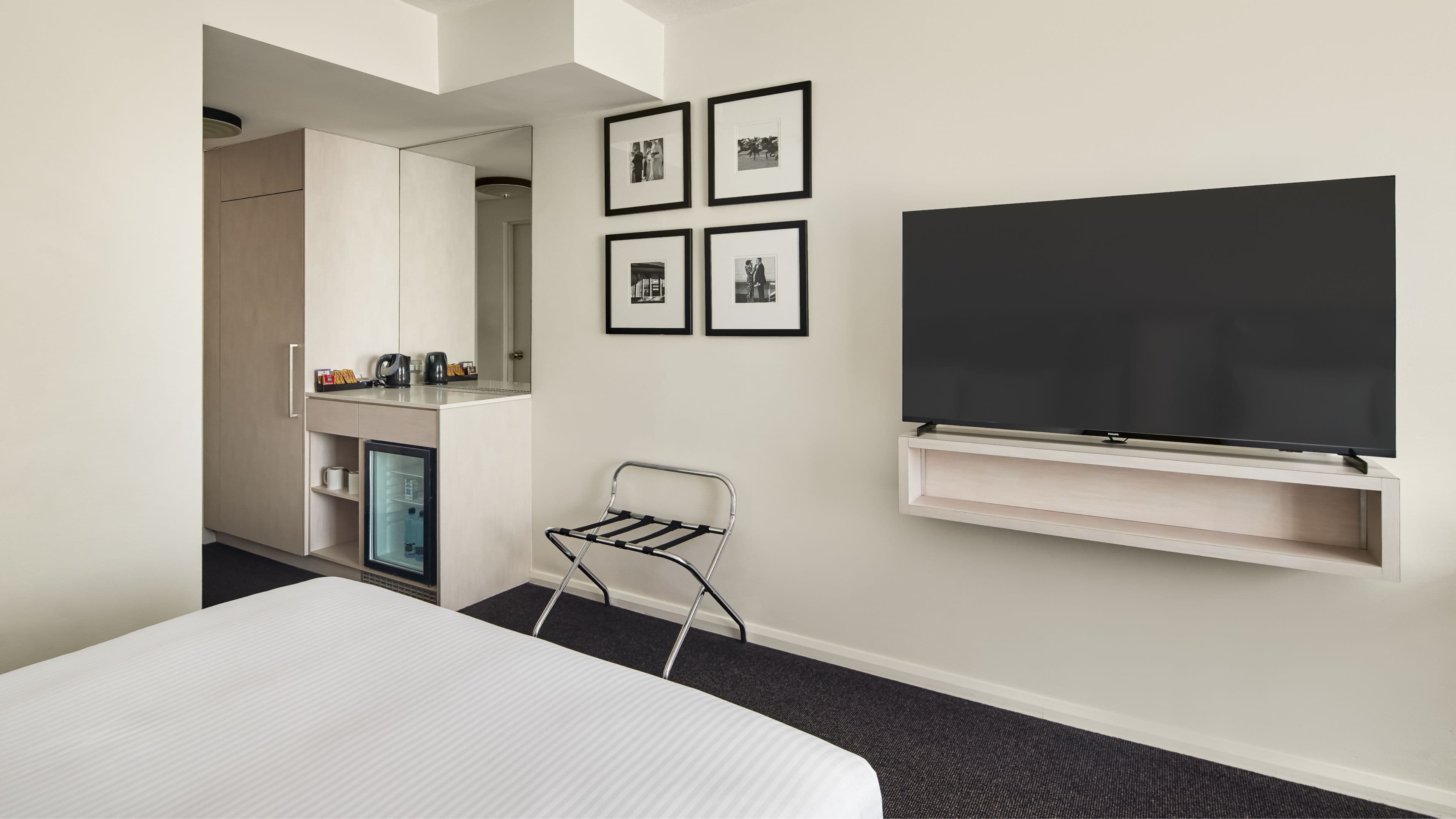 Holiday Inn Warwick Farm - Image 4