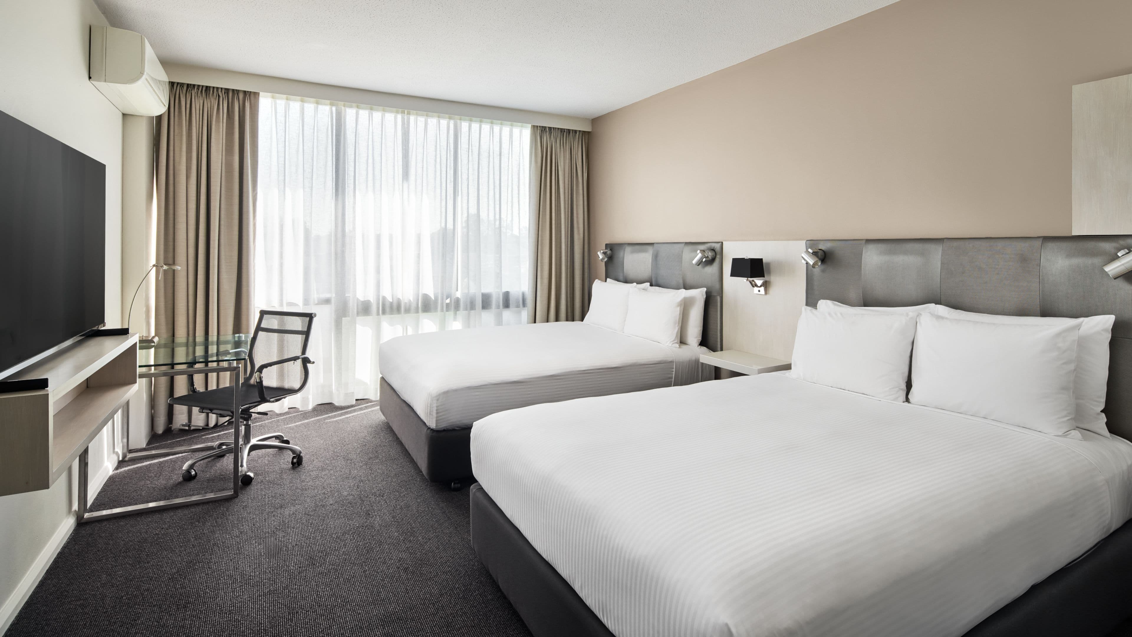 Holiday Inn Warwick Farm — 12