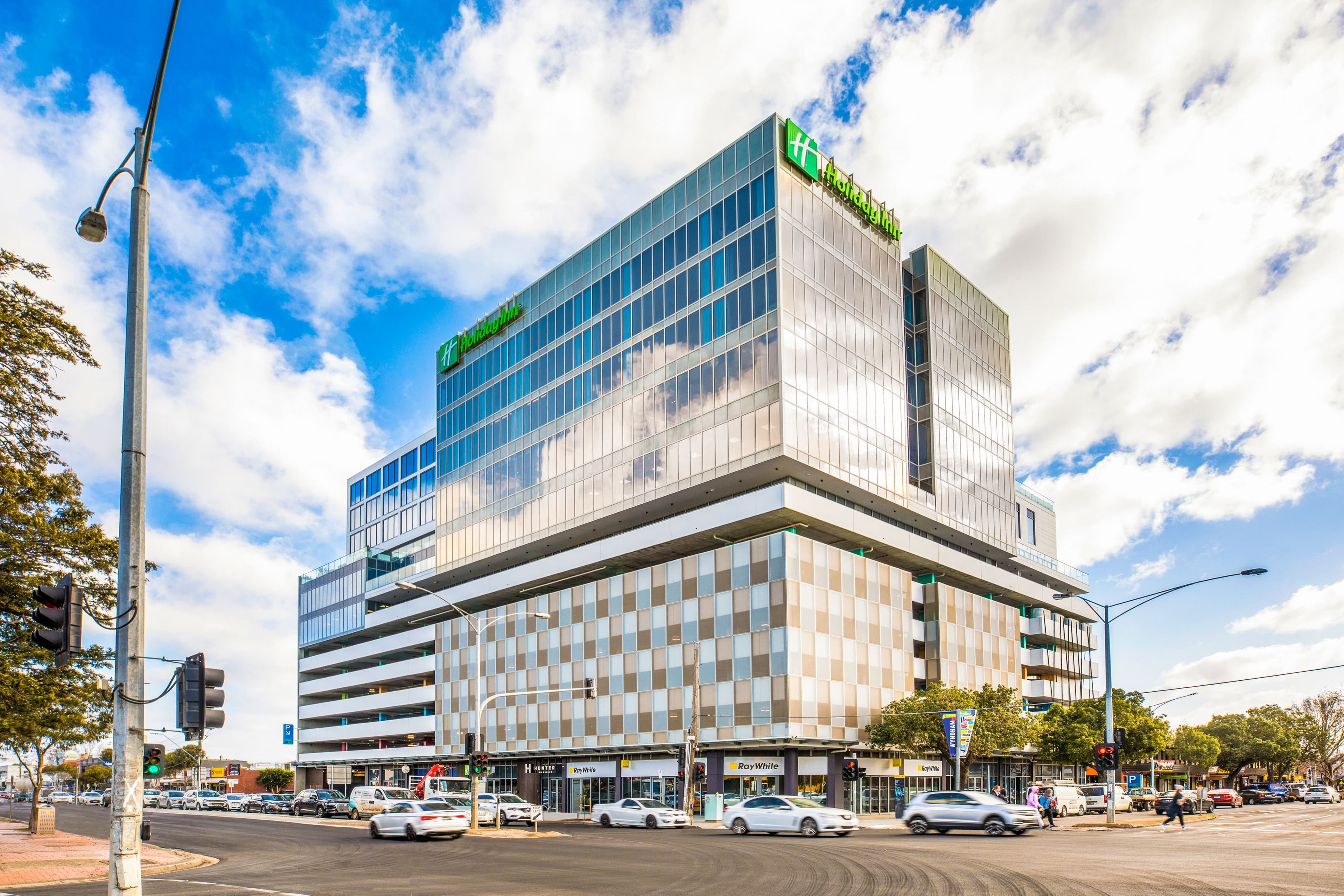 Holiday Inn Werribee - Image 1