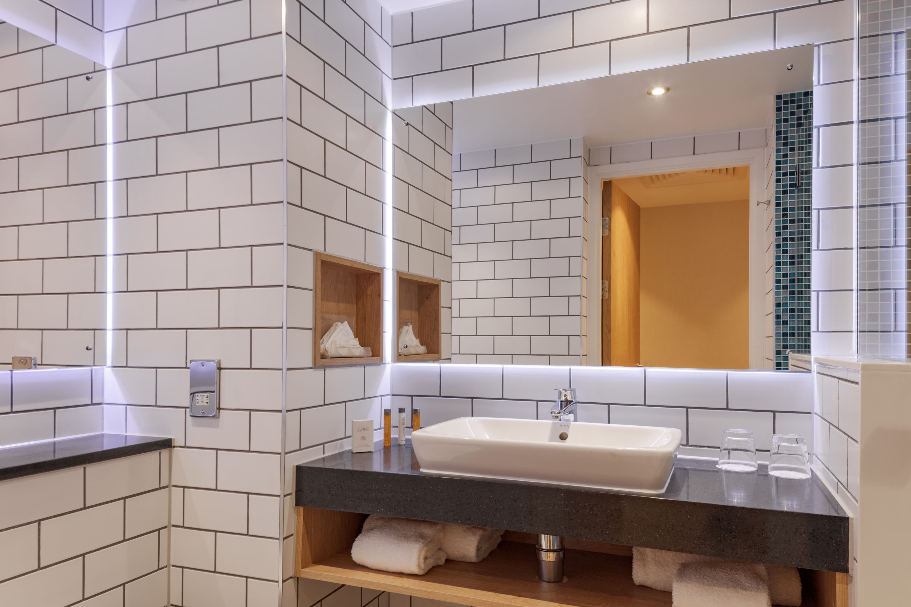 Holiday Inn London - Heathrow Bath Road — 8