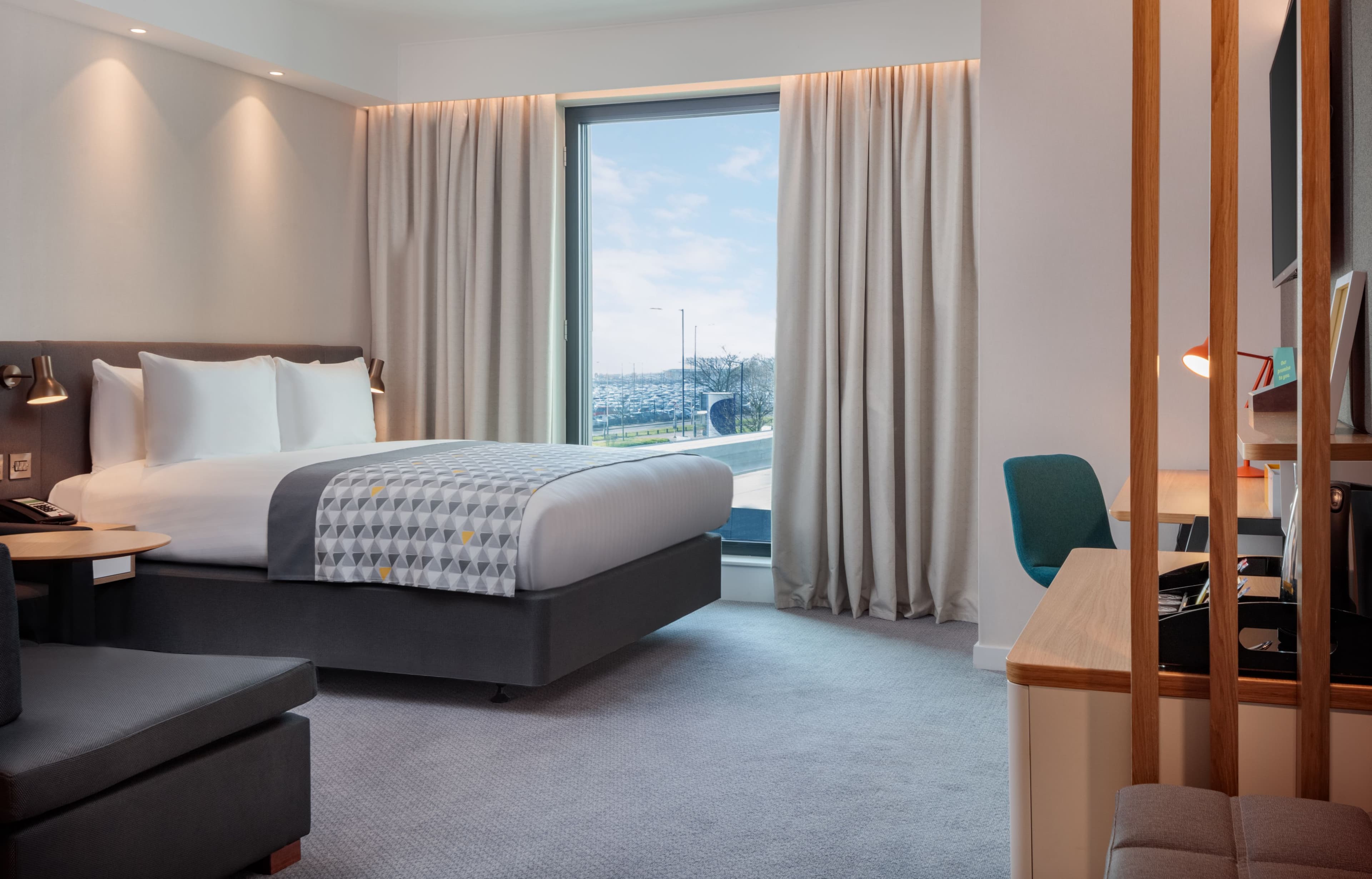 Holiday Inn London - Heathrow Bath Road — 17