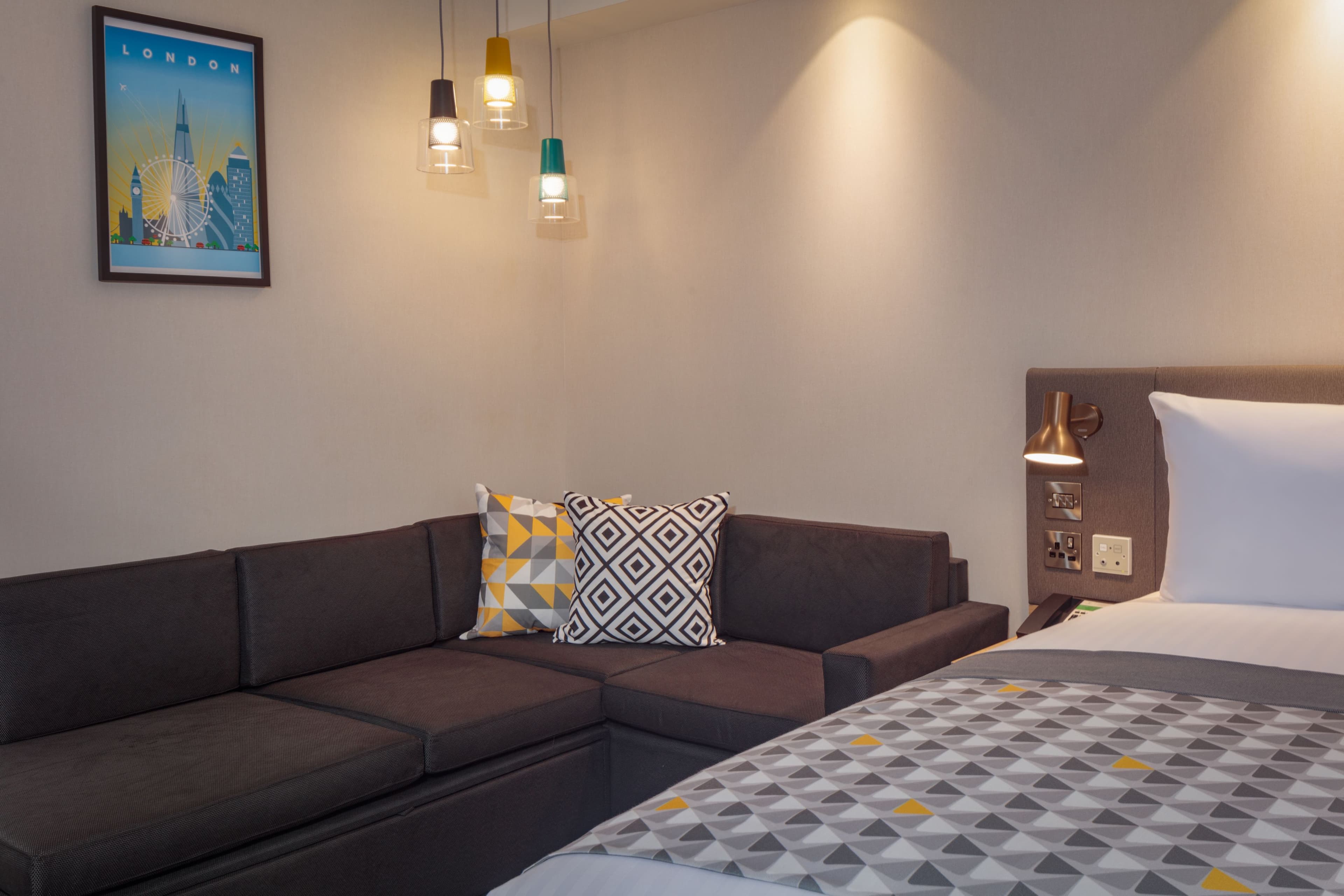 Holiday Inn London - Heathrow Bath Road - Image 3
