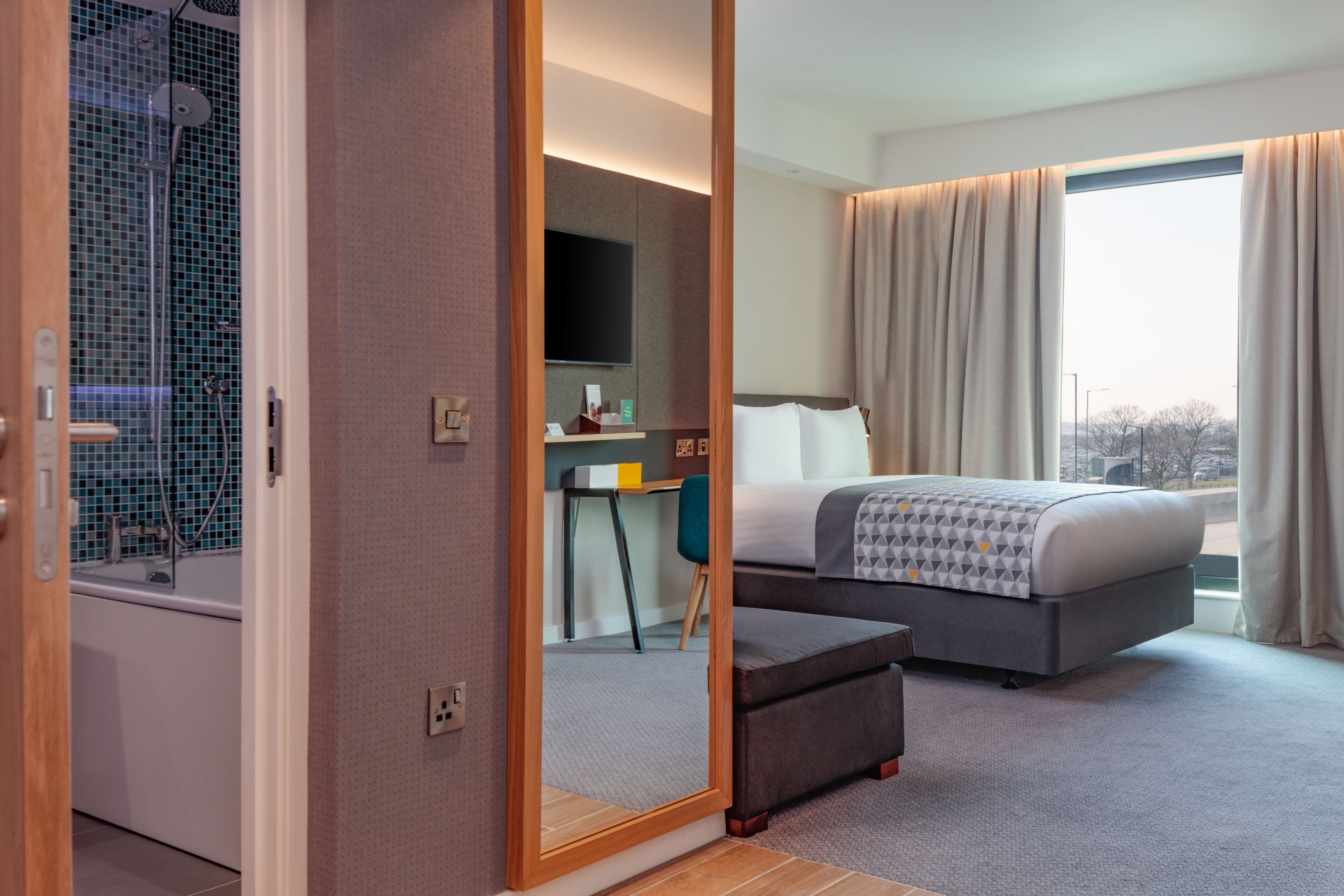 Holiday Inn London - Heathrow Bath Road — 11