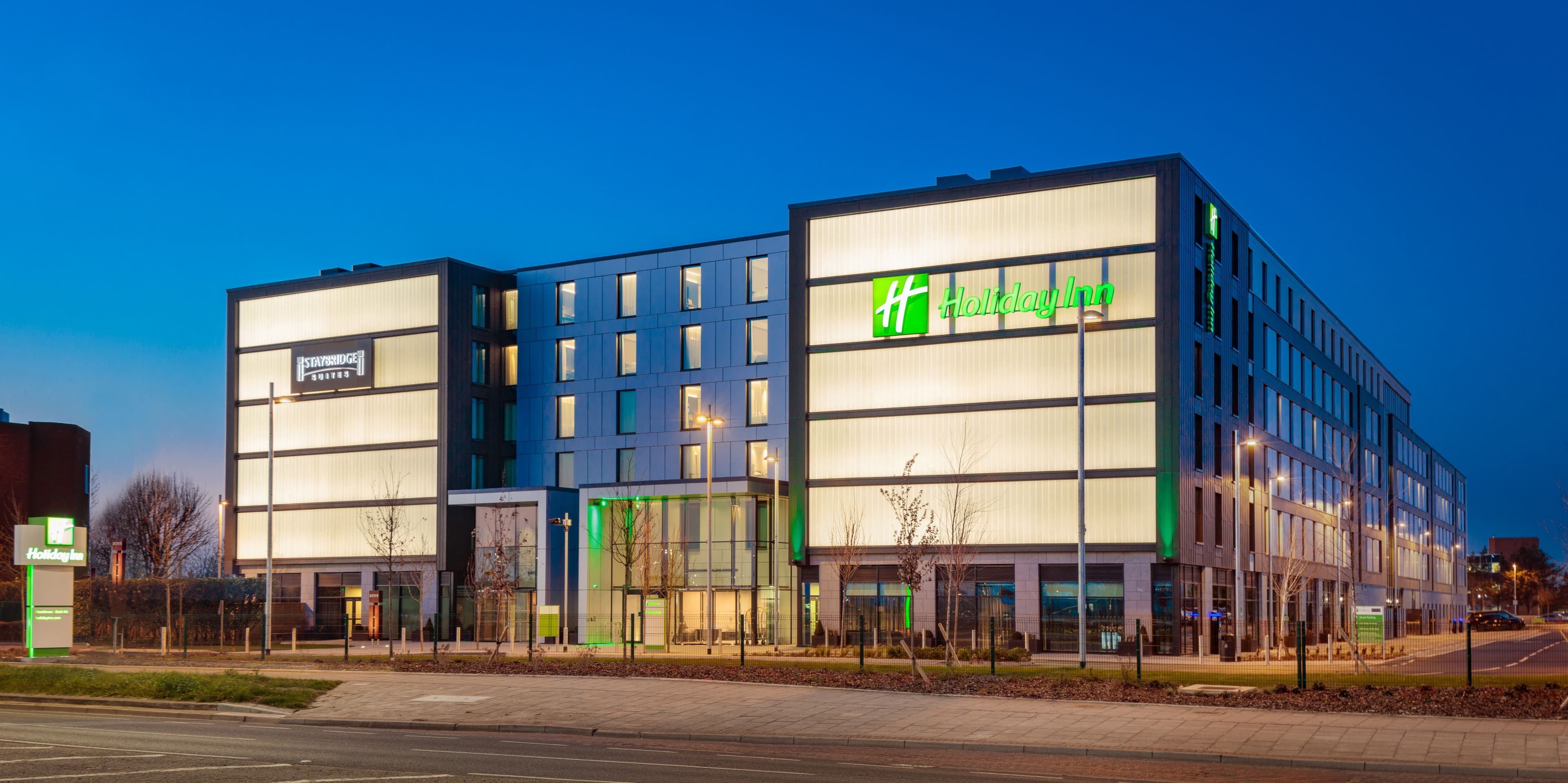 Holiday Inn London - Heathrow Bath Road - Image 1