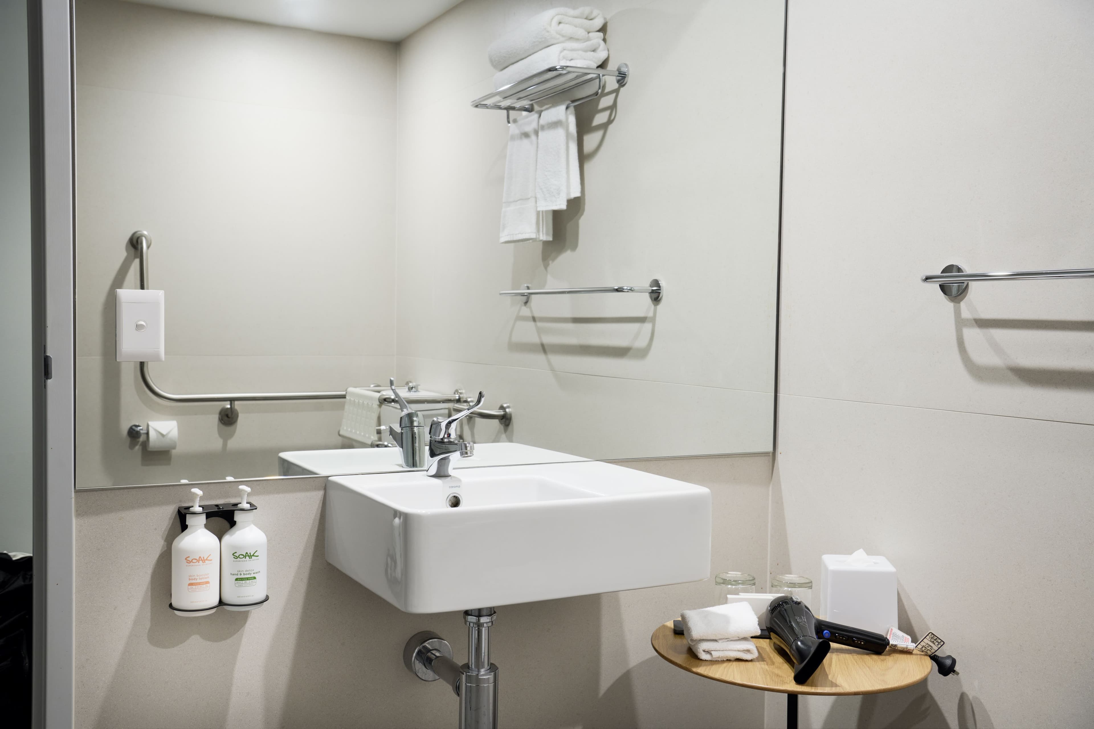 Holiday Inn West Perth - Image 3