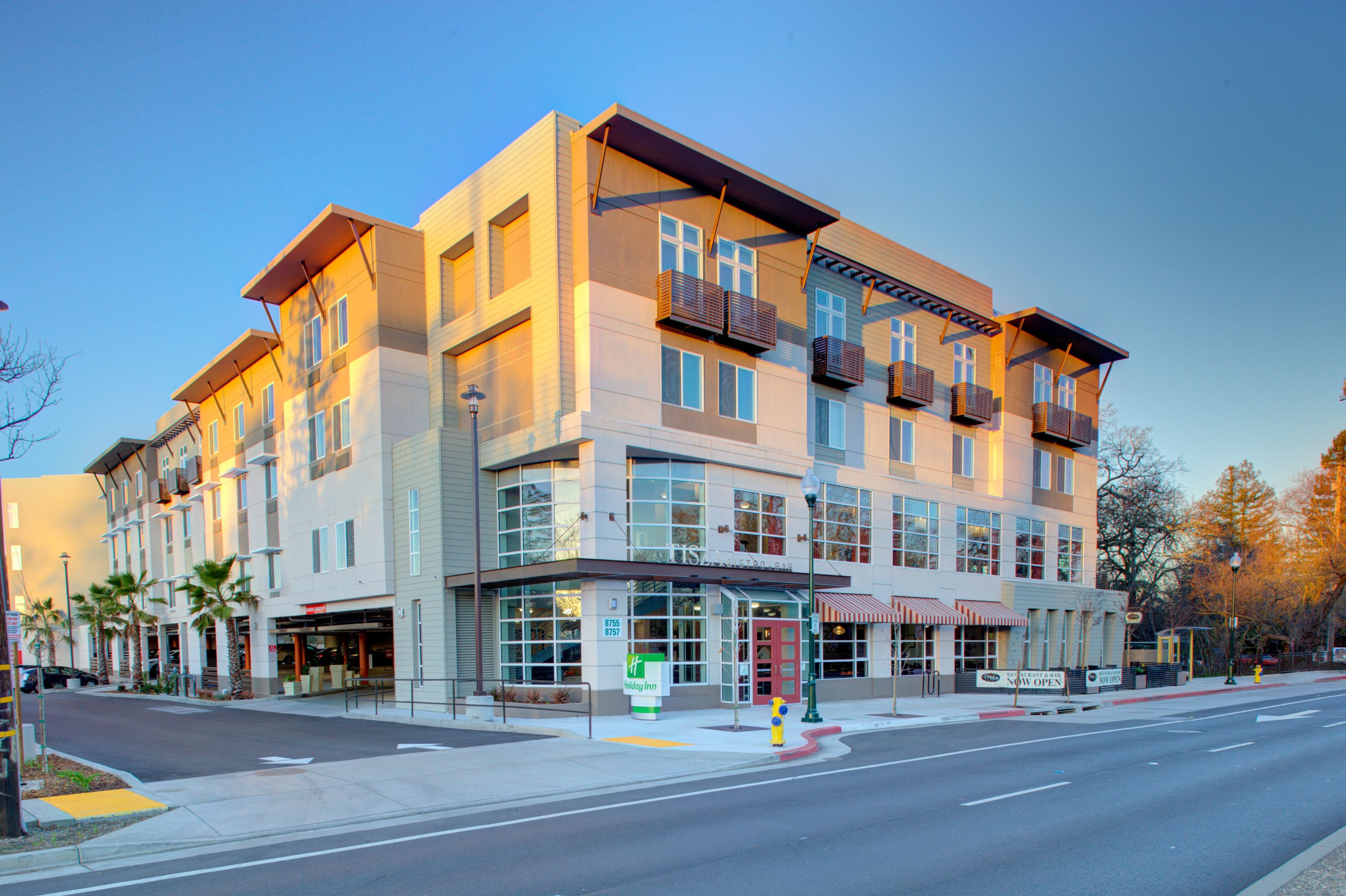 Holiday Inn Windsor - Wine Country - Image 1