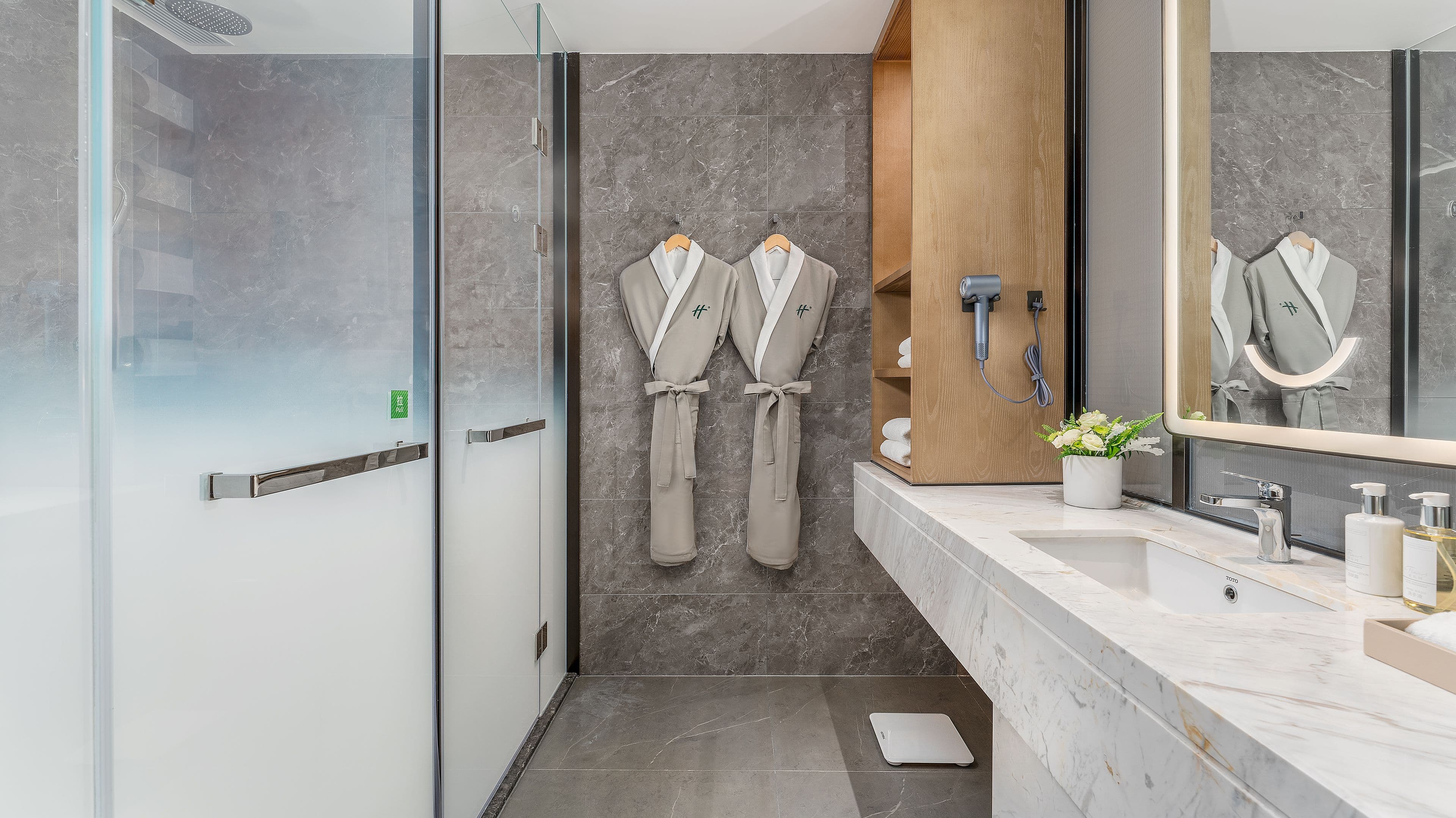 Holiday Inn Wuhan Houguan Lake - Image 3