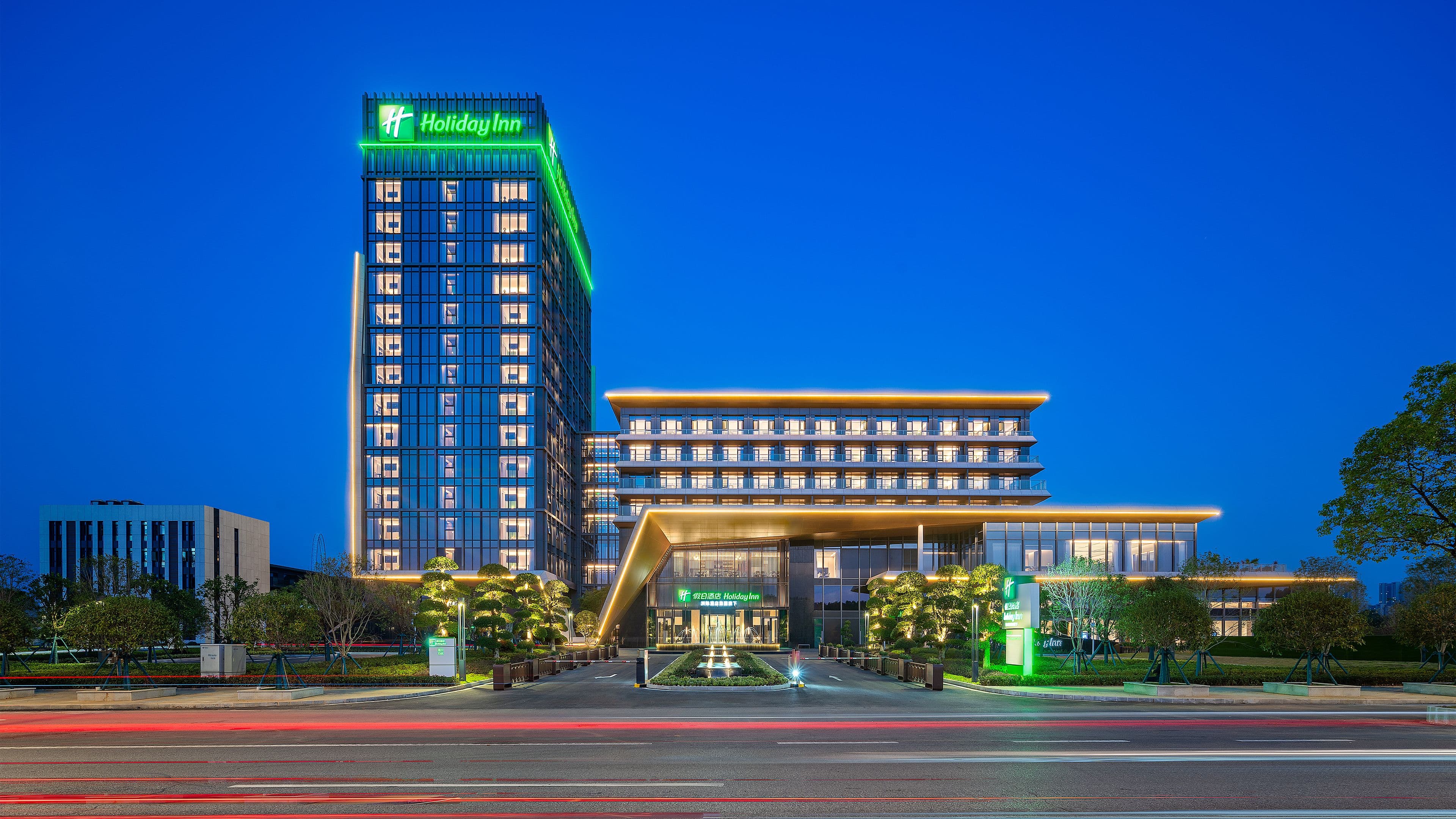 Holiday Inn Wuhan Houguan Lake - Image 1