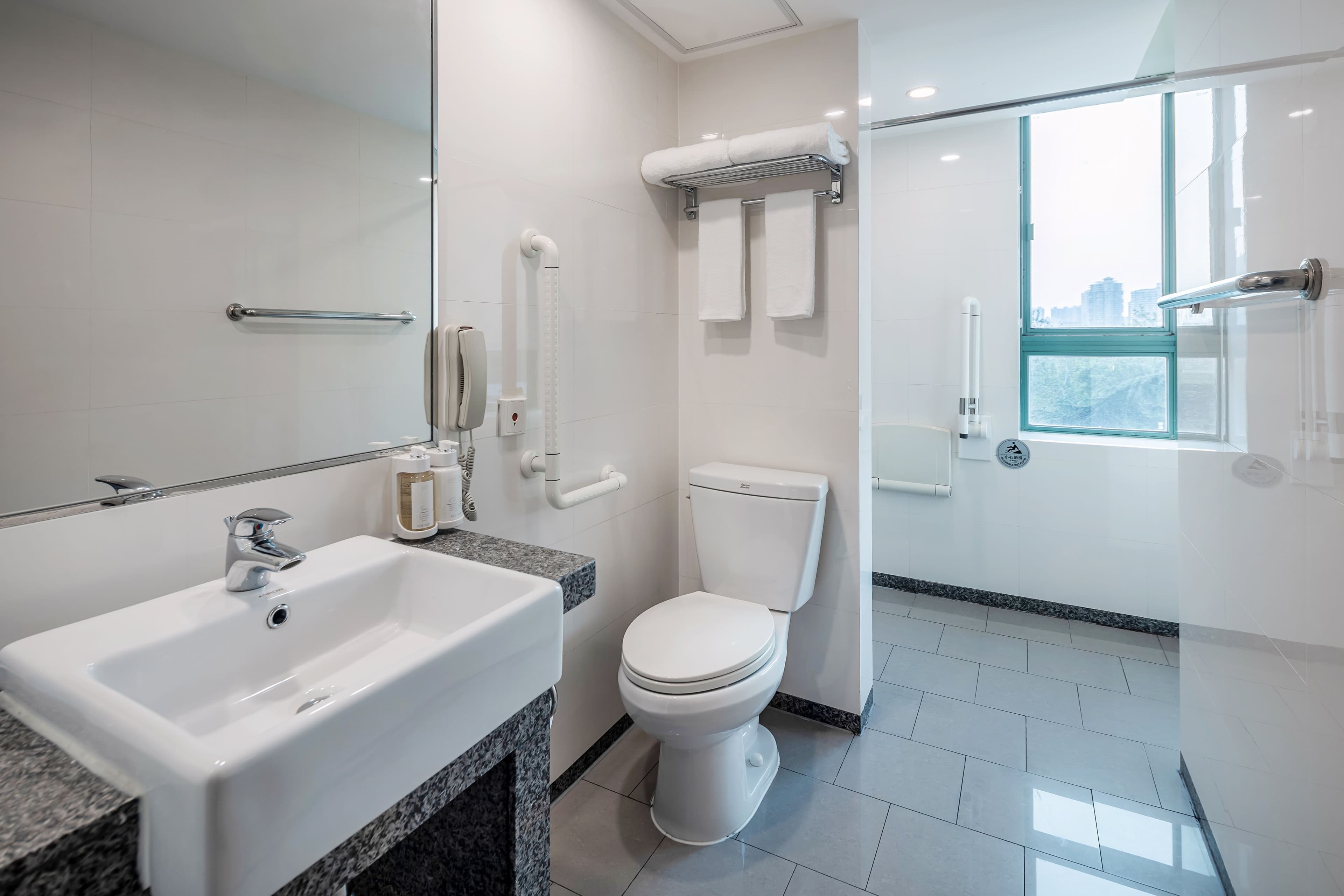 Holiday Inn Wuhan Riverside — 11
