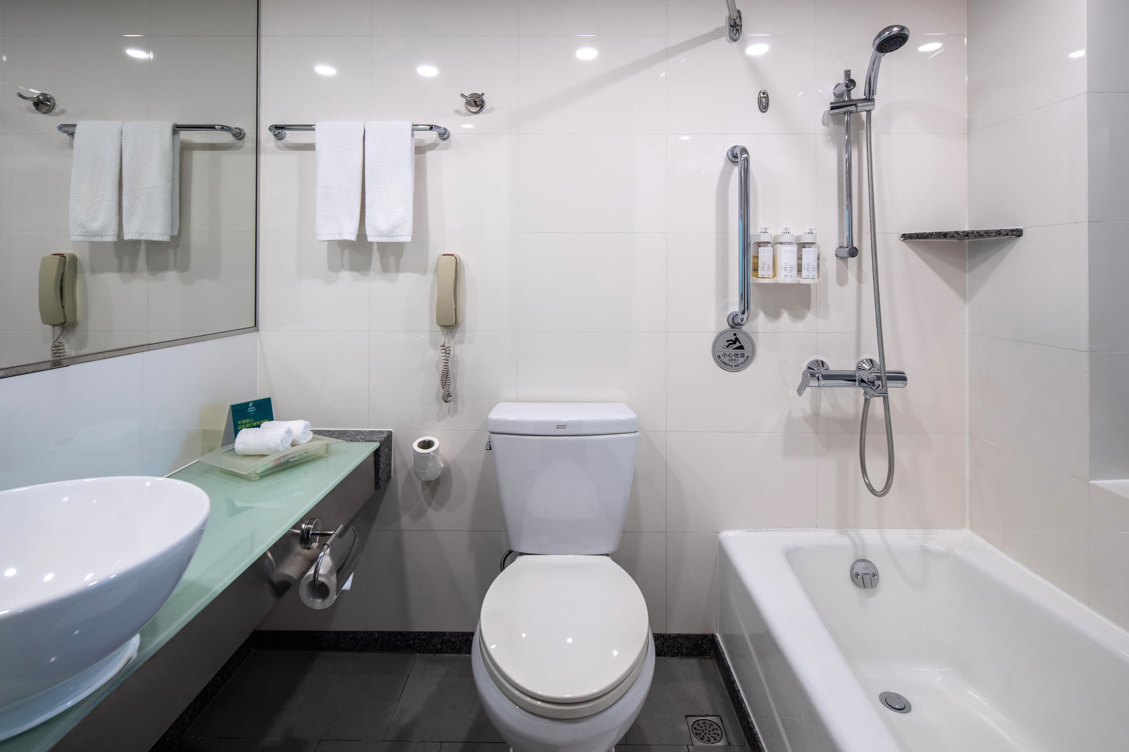 Holiday Inn Wuhan Riverside - Image 5