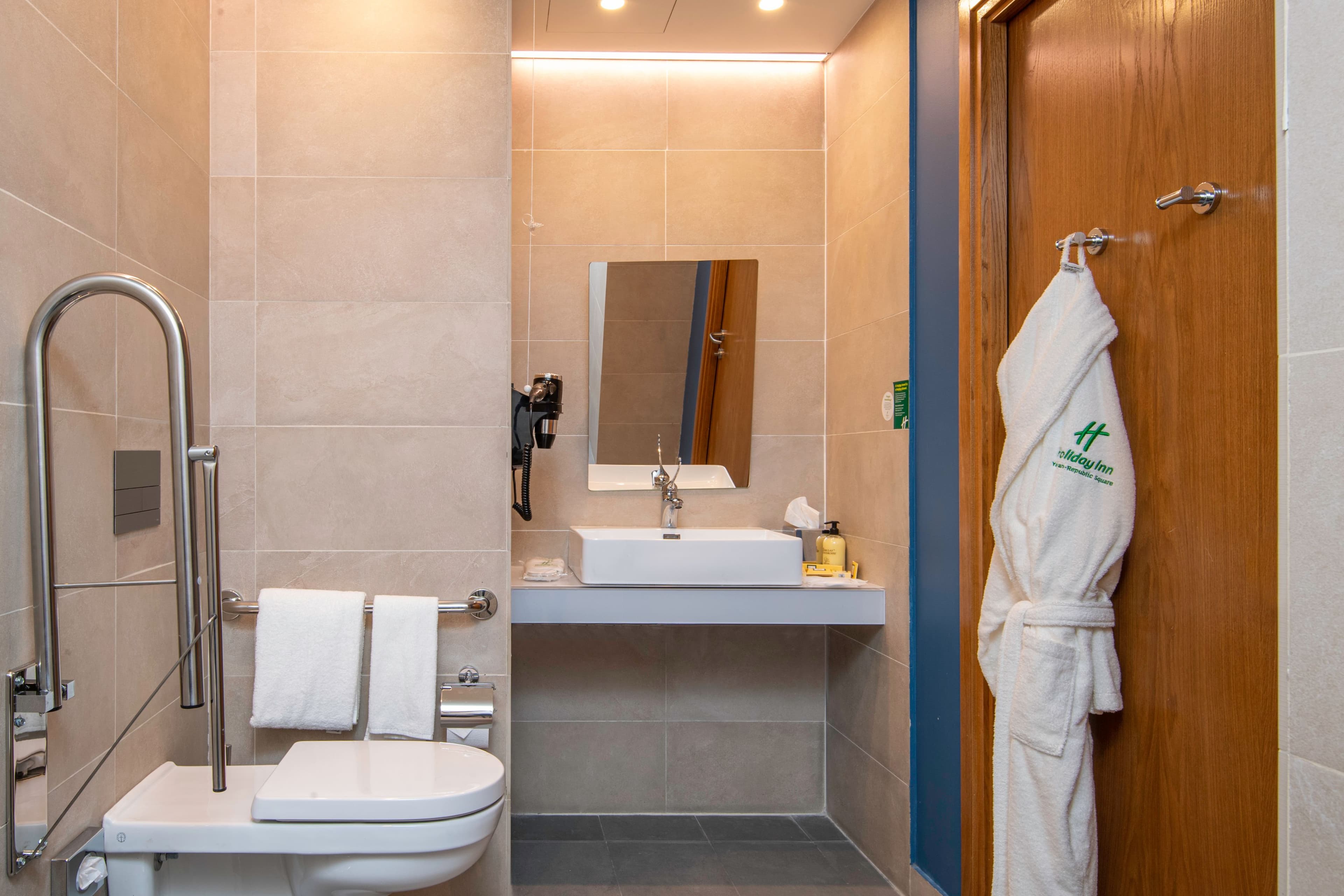 Holiday Inn Yerevan - Republic Square — 16