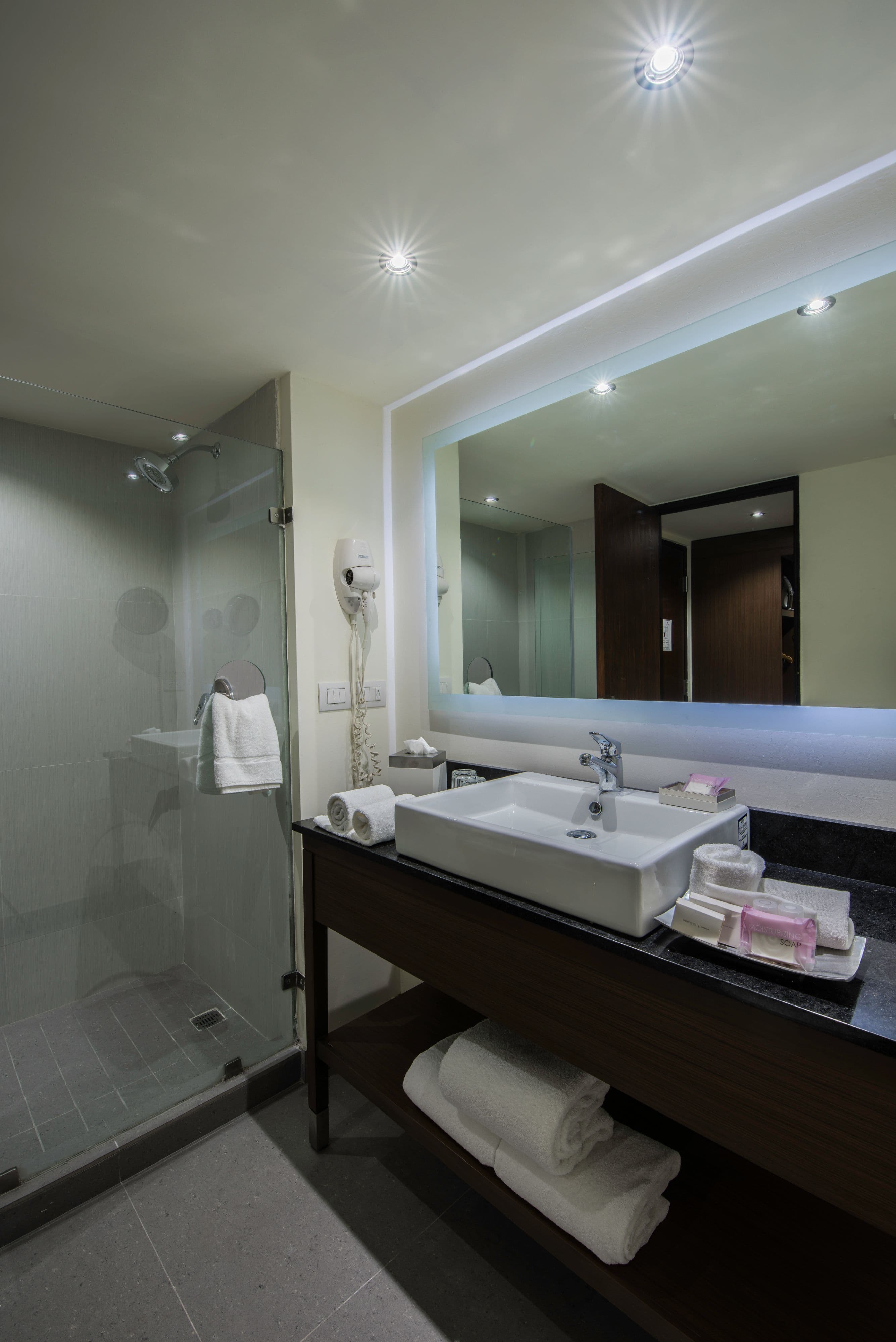Holiday Inn Guadalajara Expo — 9