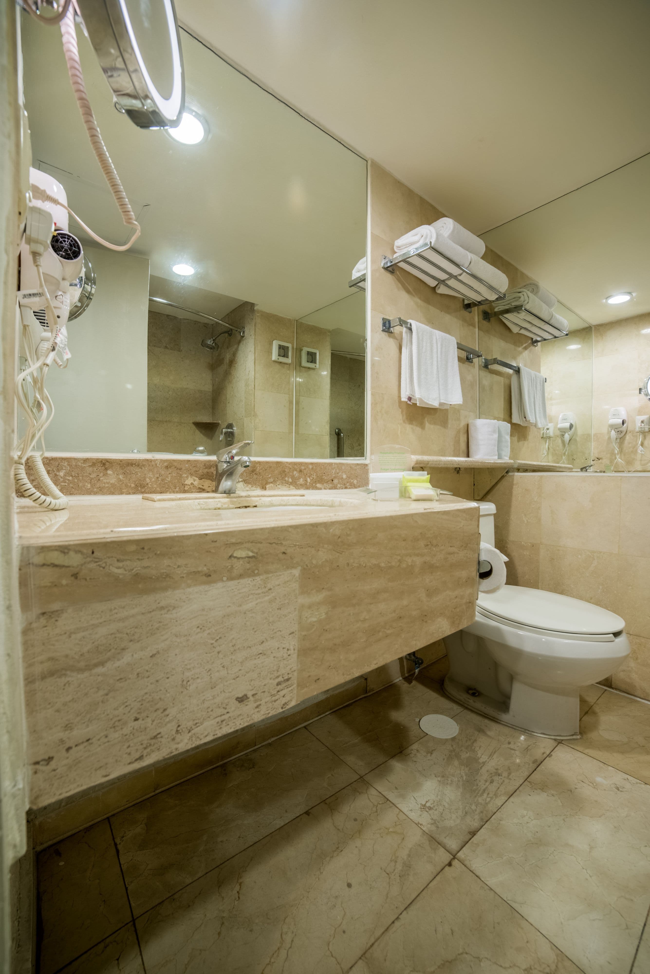 Holiday Inn Guadalajara Expo — 7