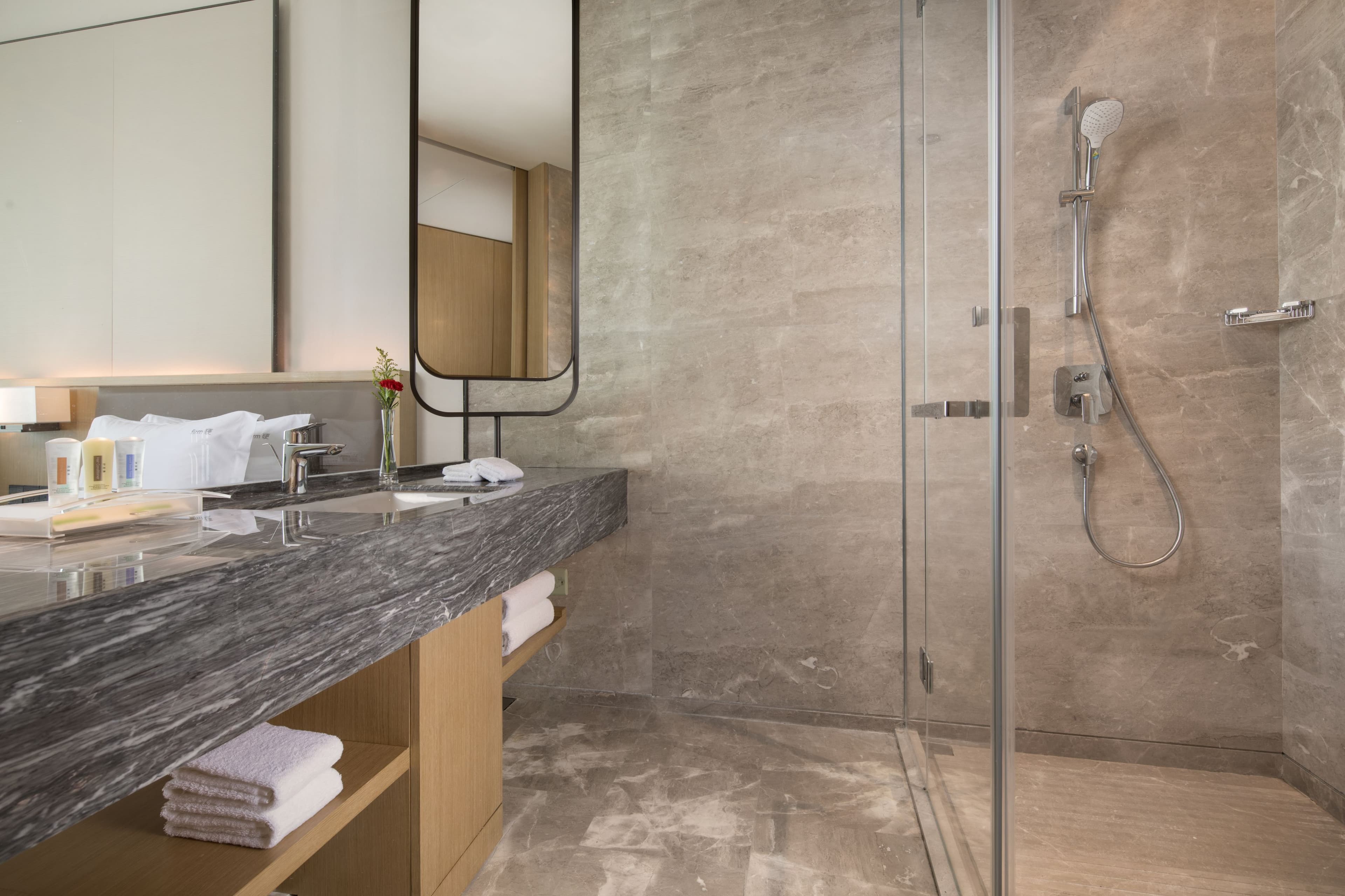 Holiday Inn Zhengzhou Riverside — 2