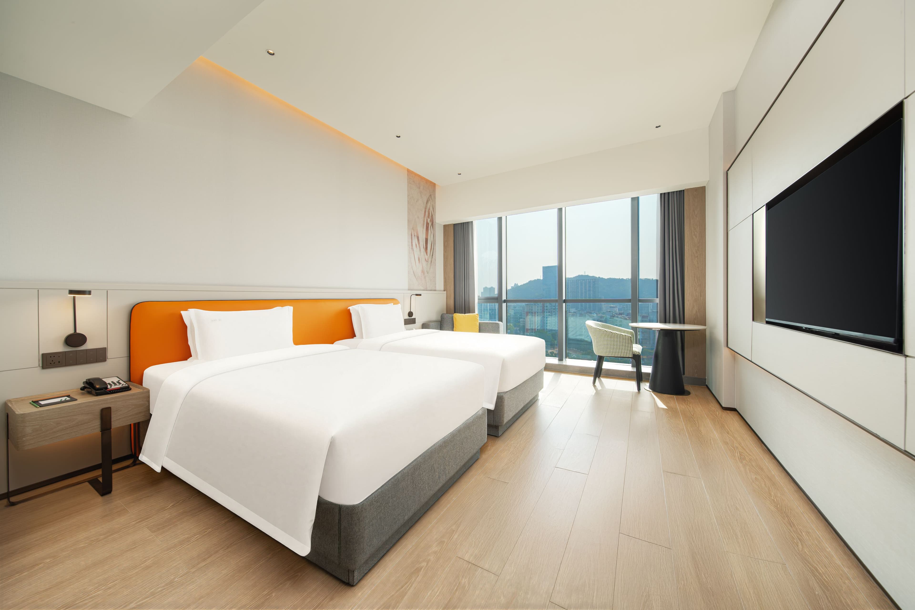 Holiday Inn Zhuhai City Center - Image 3