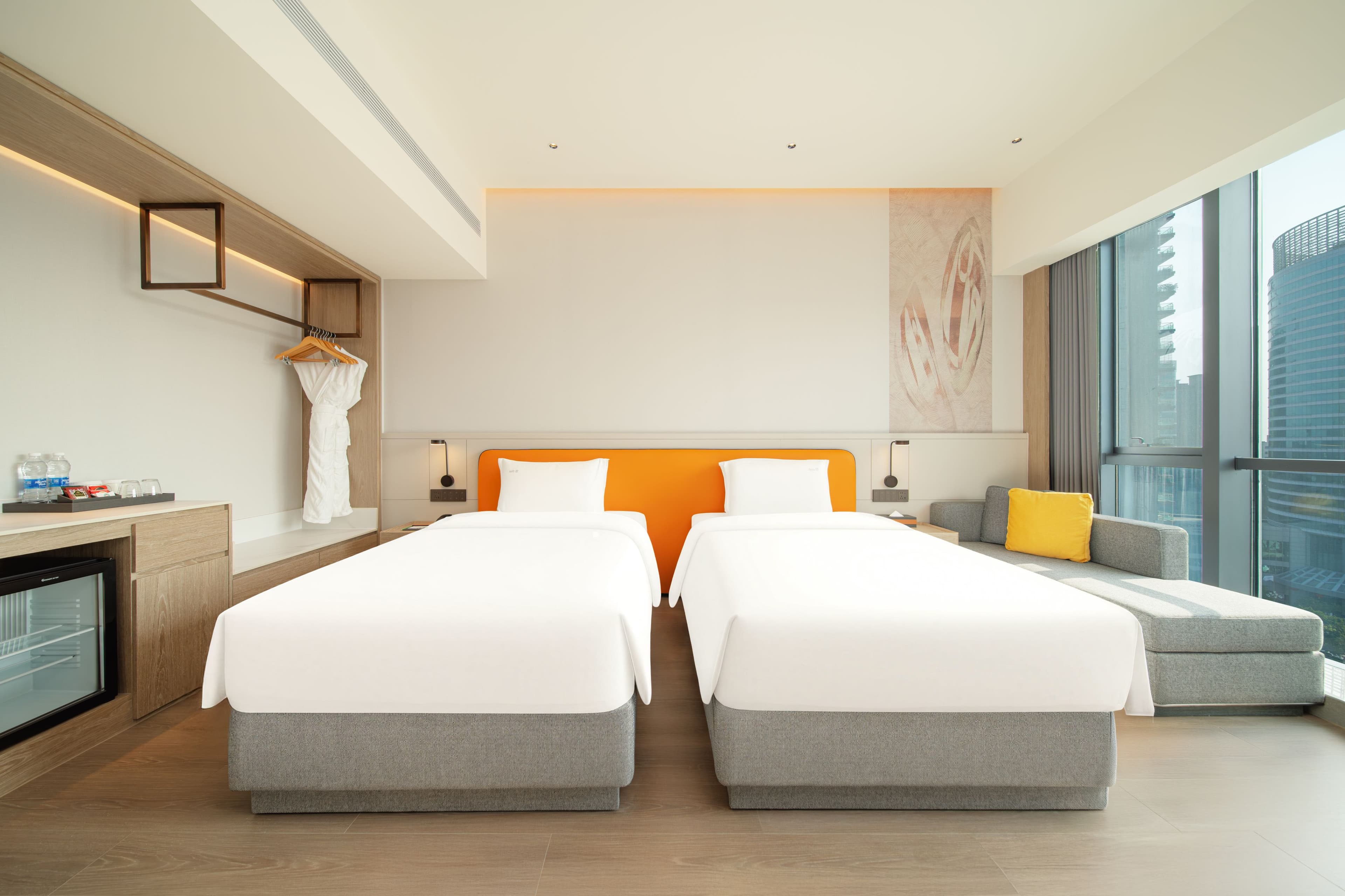 Holiday Inn Zhuhai City Center - Image 2