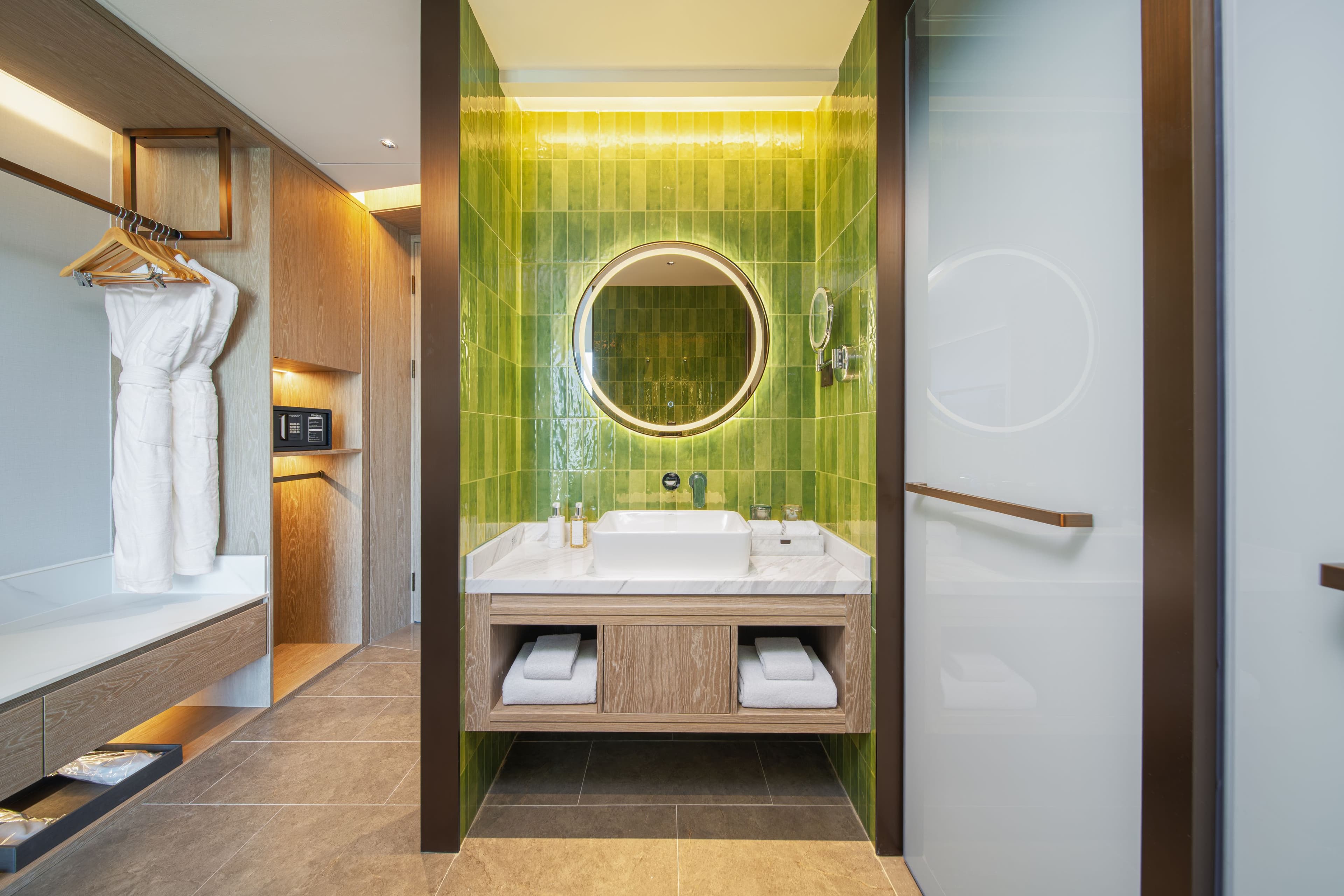 Holiday Inn Zhuhai City Center - Image 5