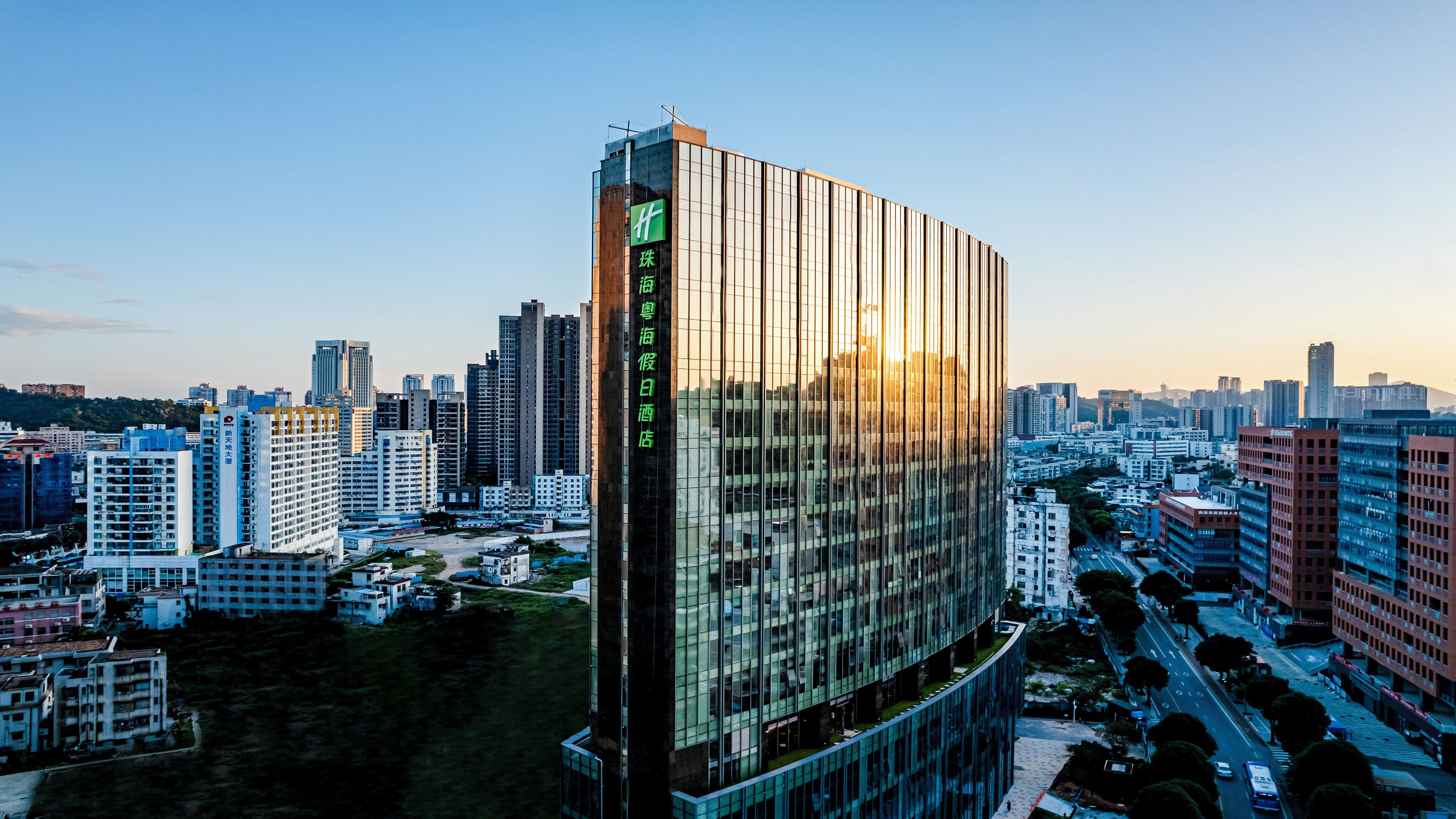 Holiday Inn Zhuhai City Center - Image 1