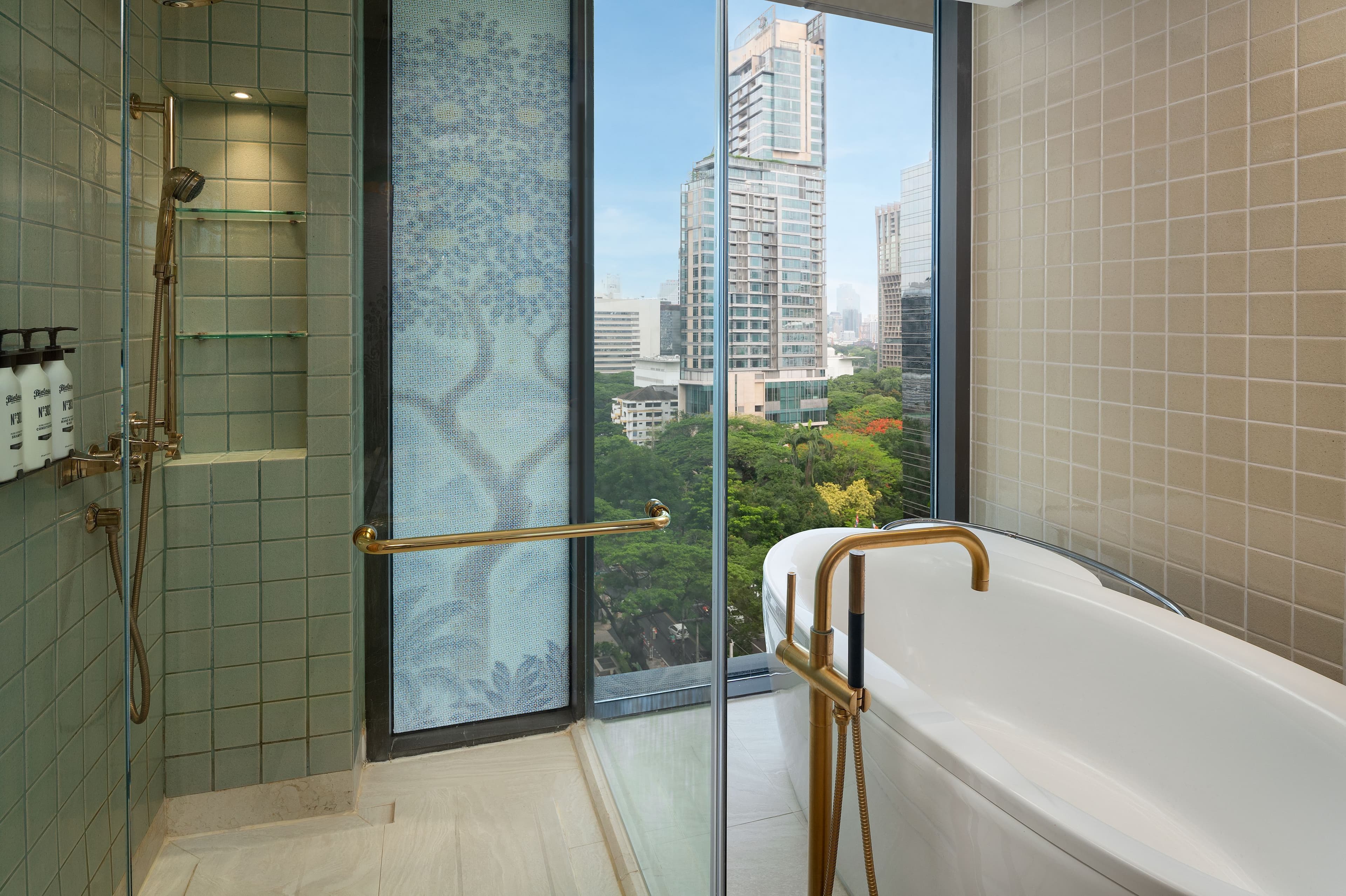Hotel Indigo Bangkok Wireless Road — 98