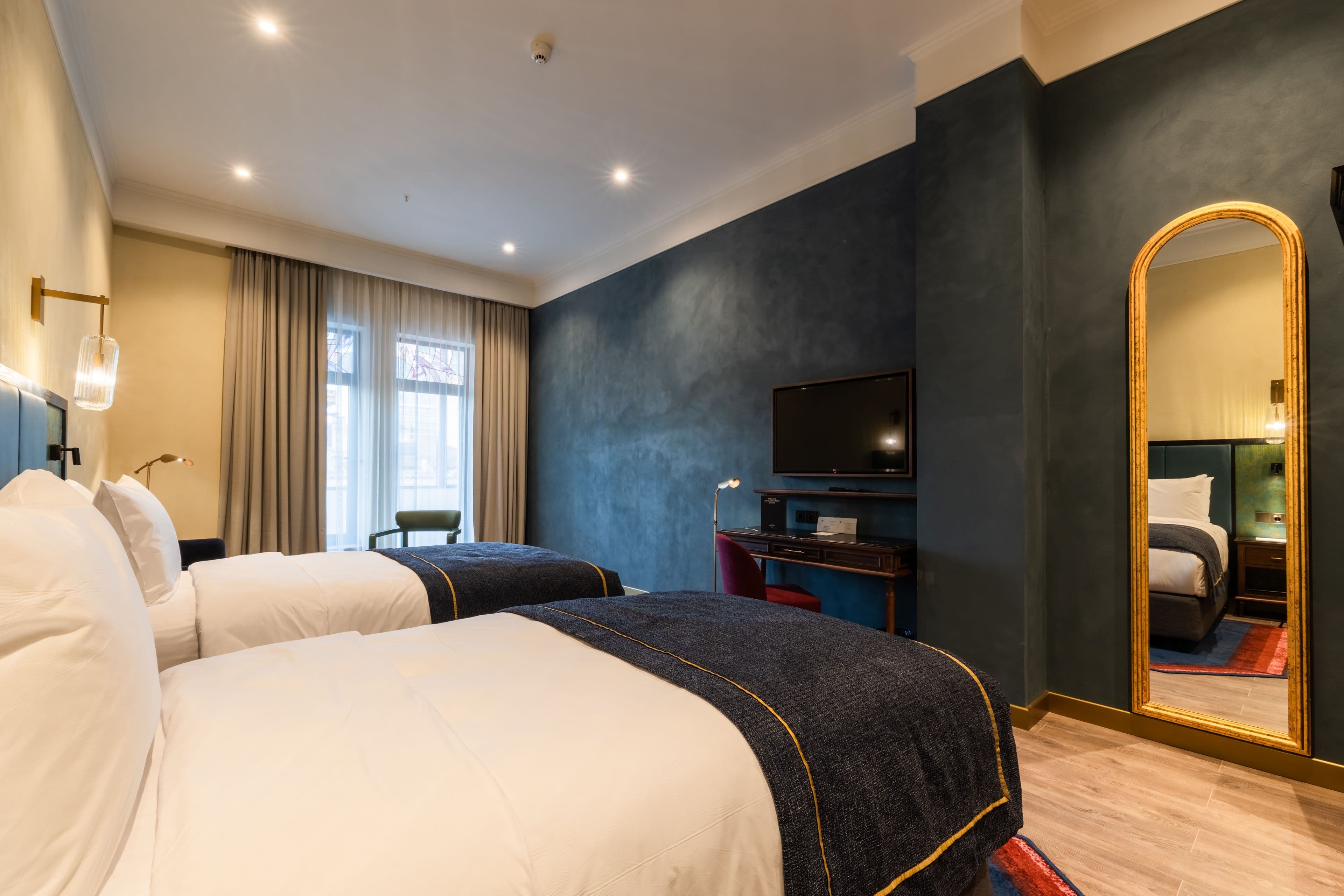 Hotel Indigo Batumi - Old Town — 25