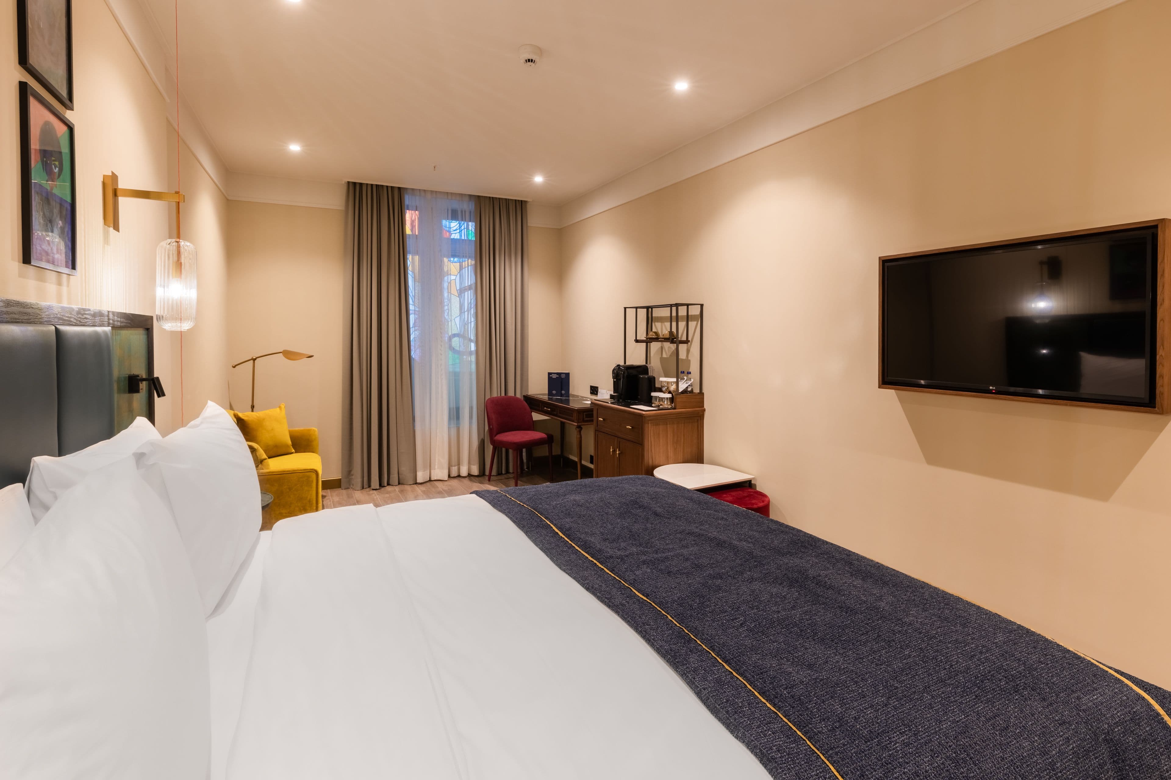 Hotel Indigo Batumi - Old Town - Image 4