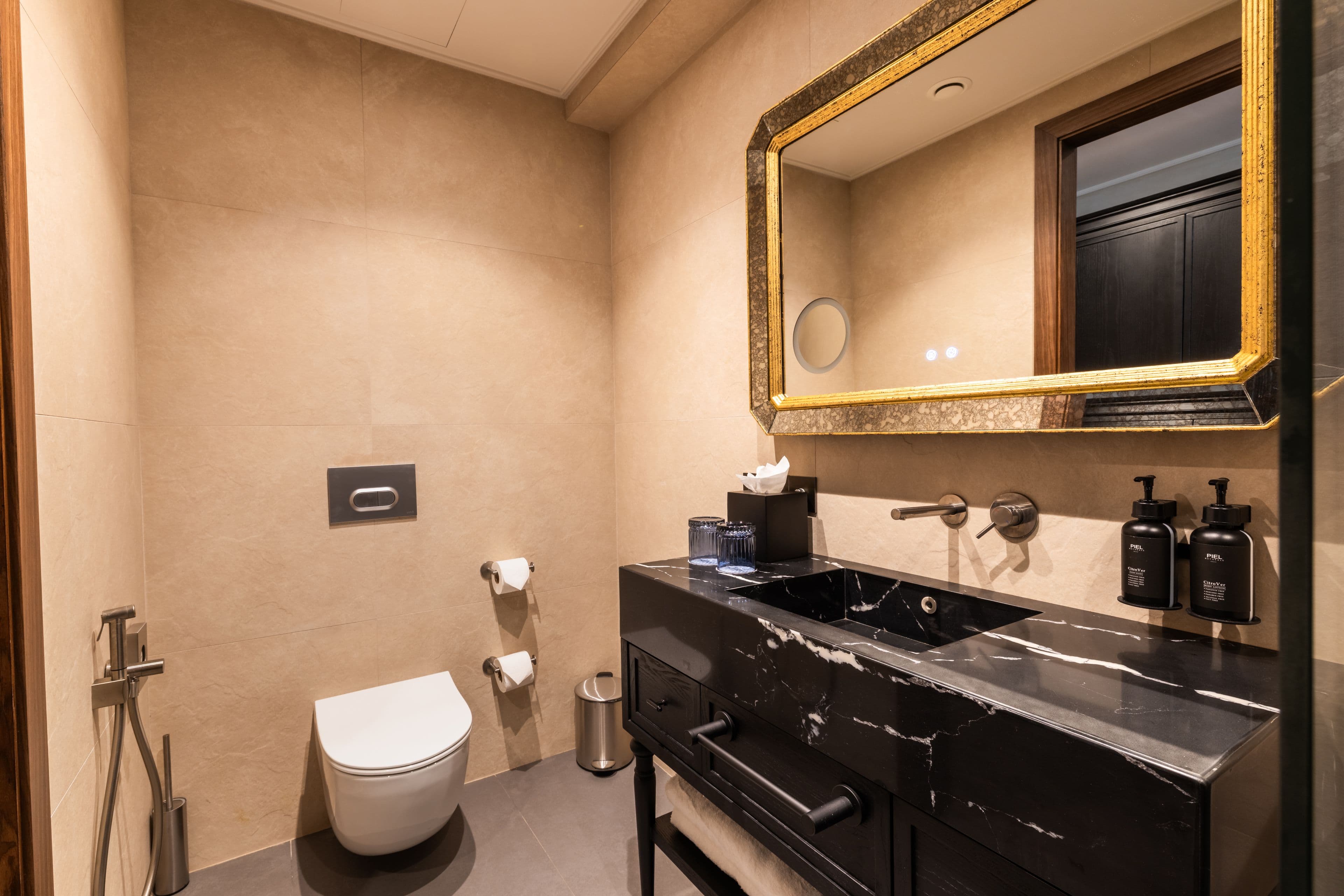 Hotel Indigo Batumi - Old Town — 13